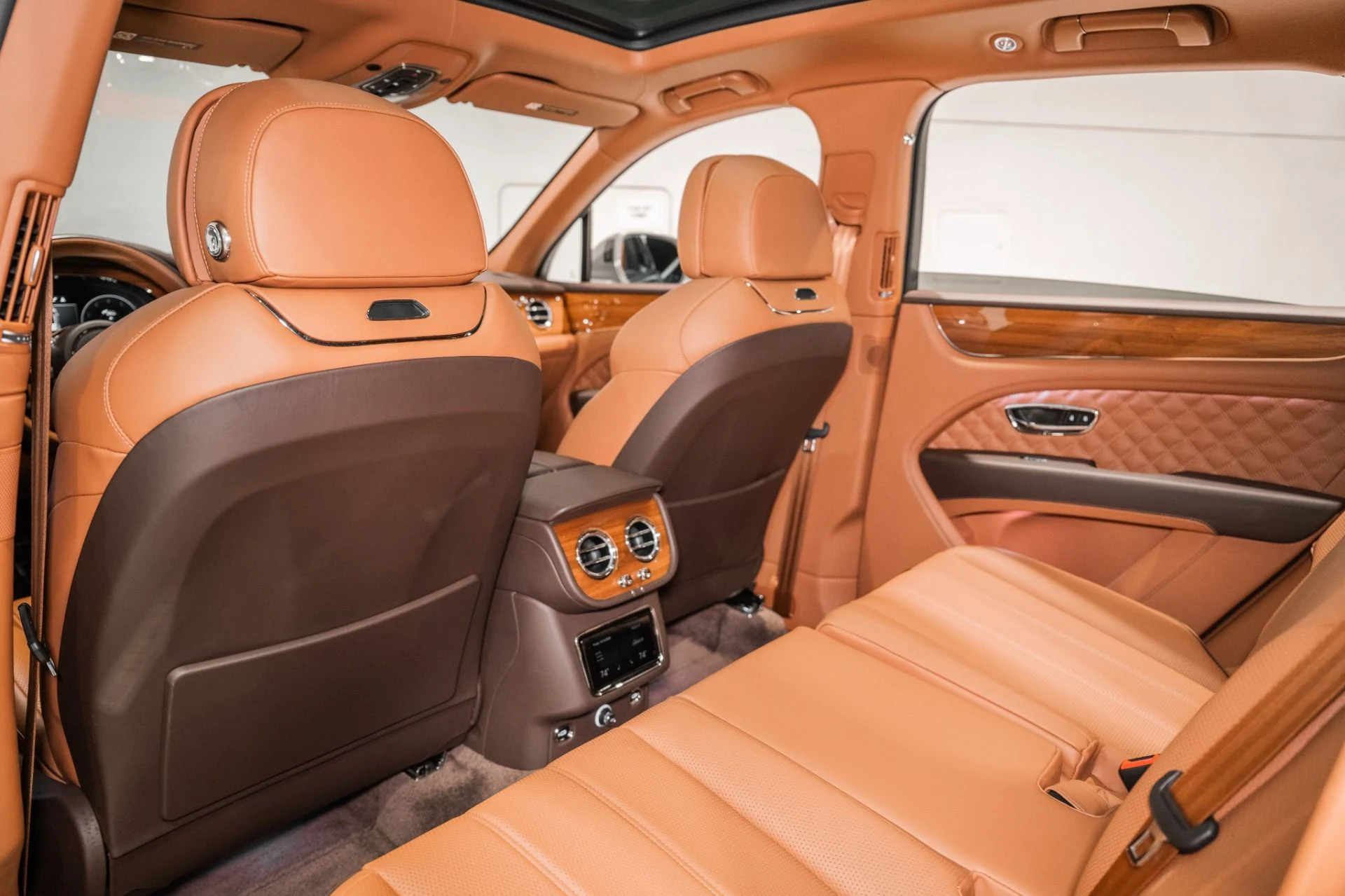 mph021_1075866044_Used_2022_Bentley_Bentayga_V8_1792247814_dc3b213636
