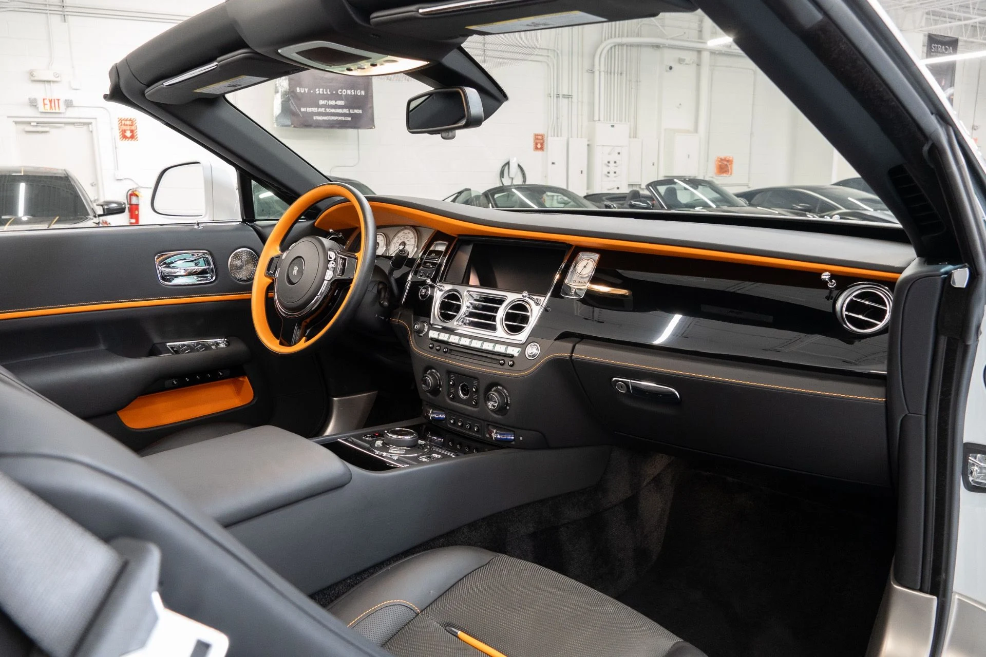 mph021_1076408994_Used_2020_Rolls_Royce_Black_Badge_Dawn_1774033974_2a3e8341fd