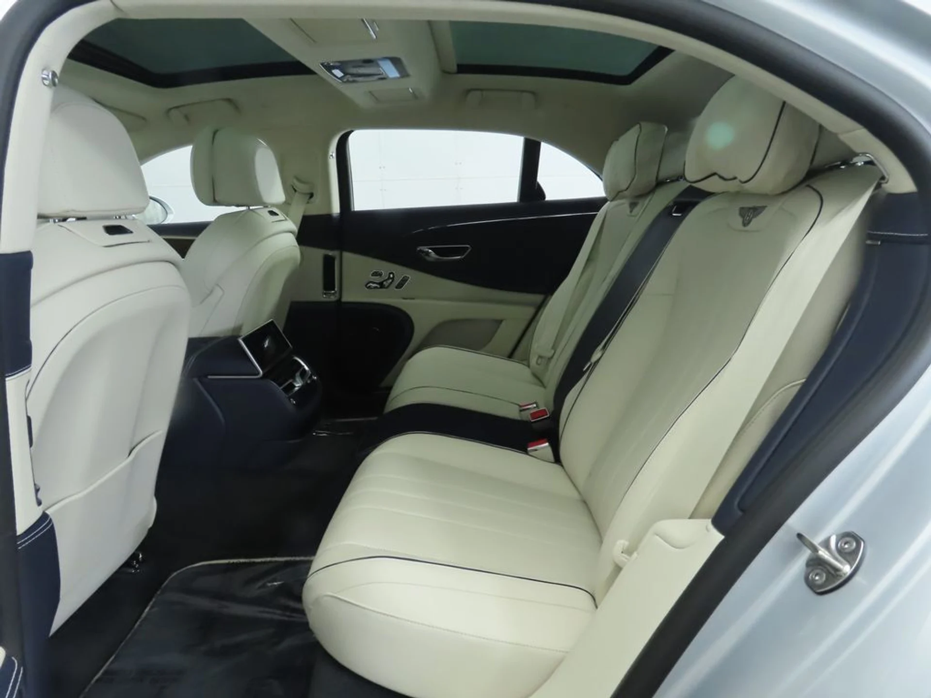 mph021_1076625447_new_2026_bentley_flying_spur_hybrid_8119_22973081_22_1024_2701f8c9f6