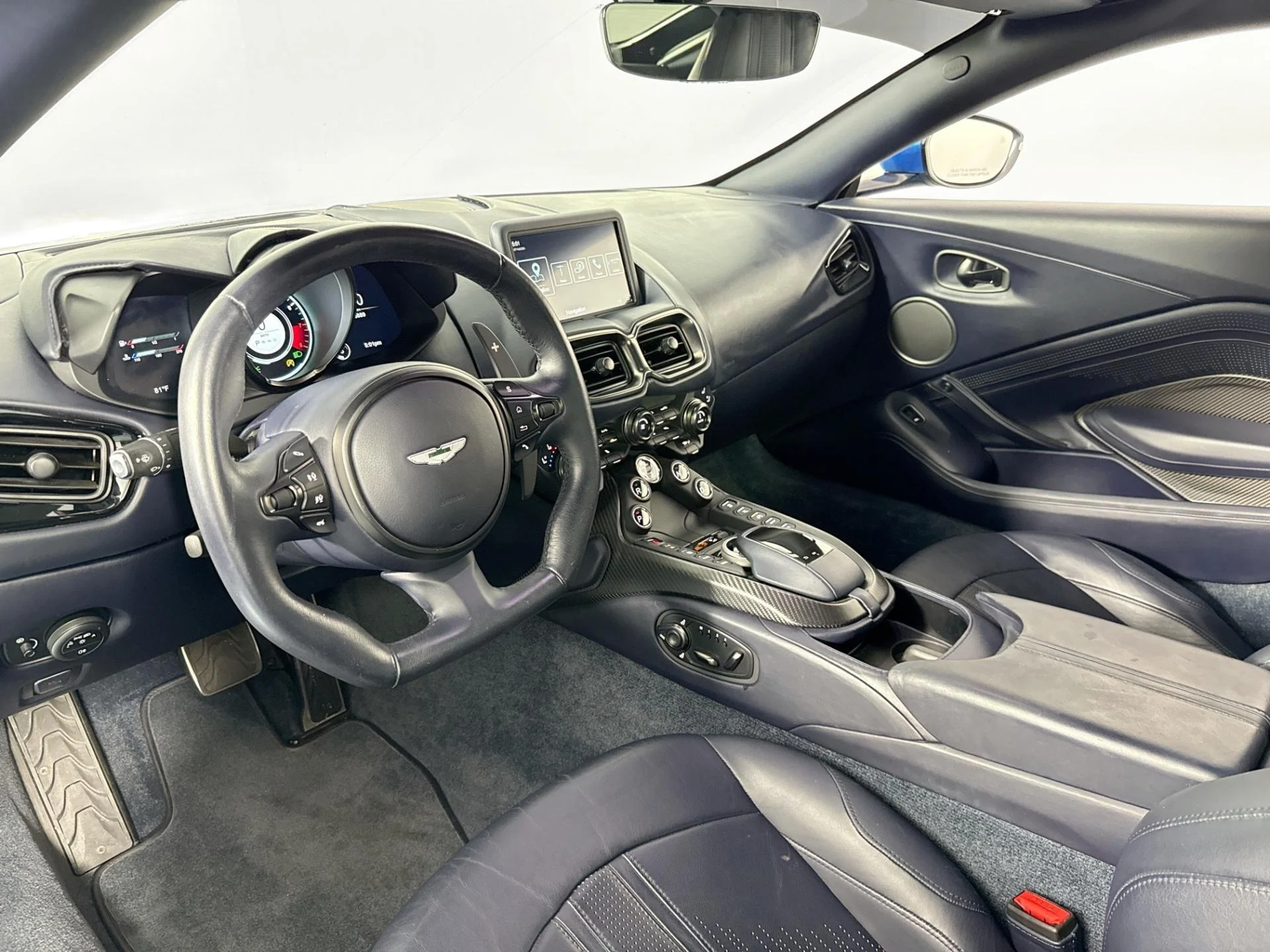 mph021_1076660124_Used_2019_Aston_Martin_Vantage_1784071669_c5a787a35f