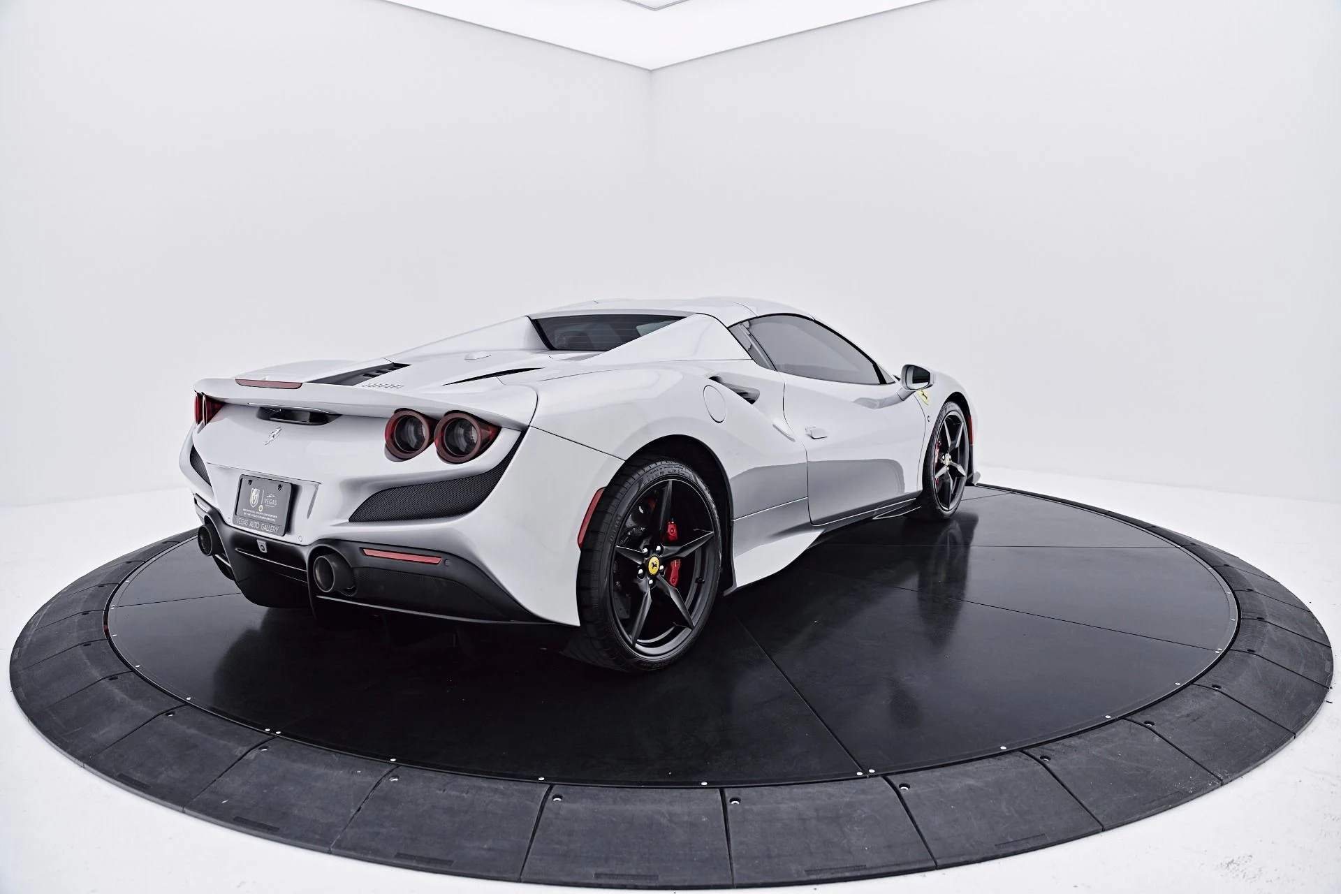 mph021_1079918430_Used_2022_Ferrari_F8_Spider_Base_1785538782_a4ce6a10e3