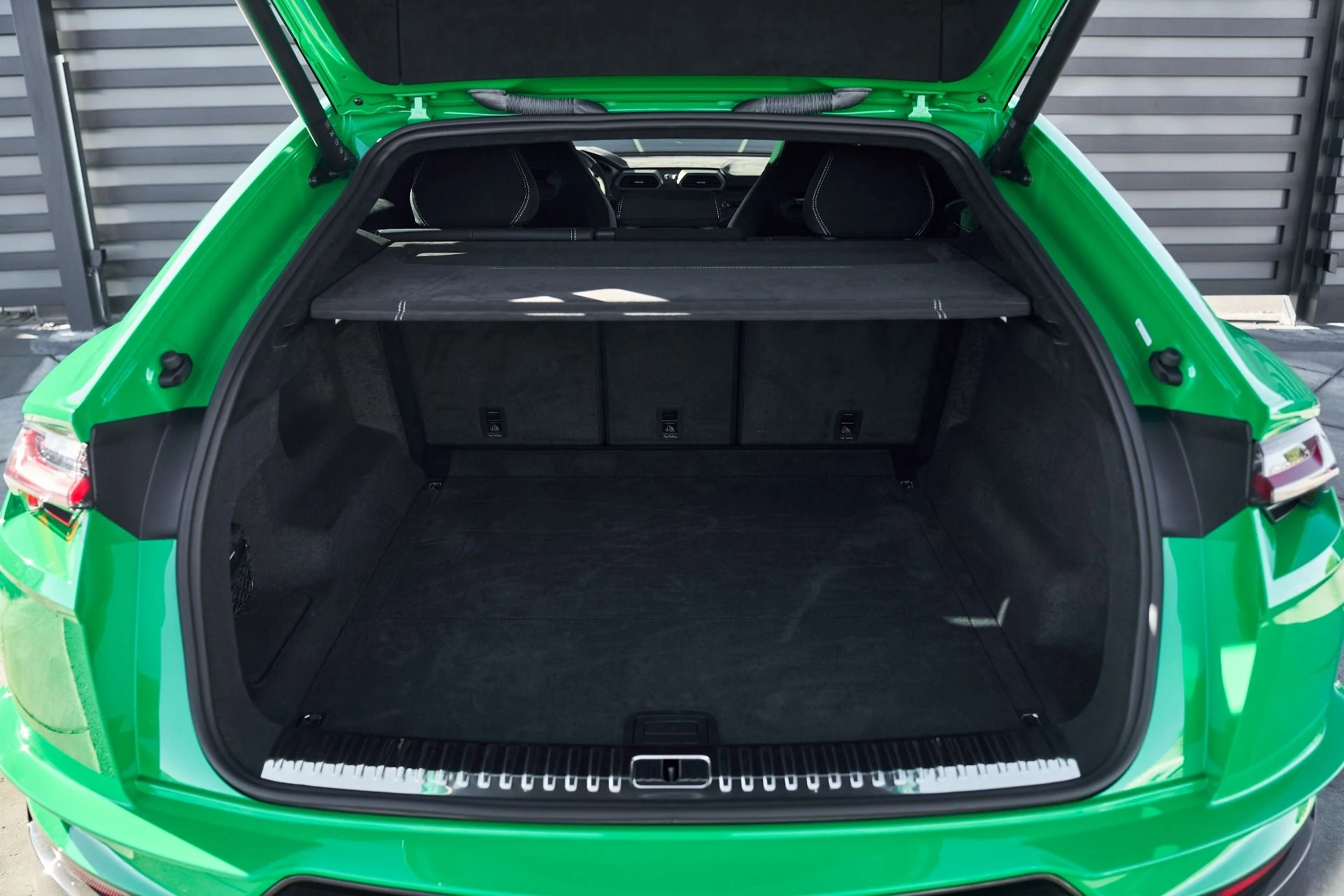 mph021_1087441257_Used_2024_Lamborghini_Urus_Performante_1764124755_d050ec26c3