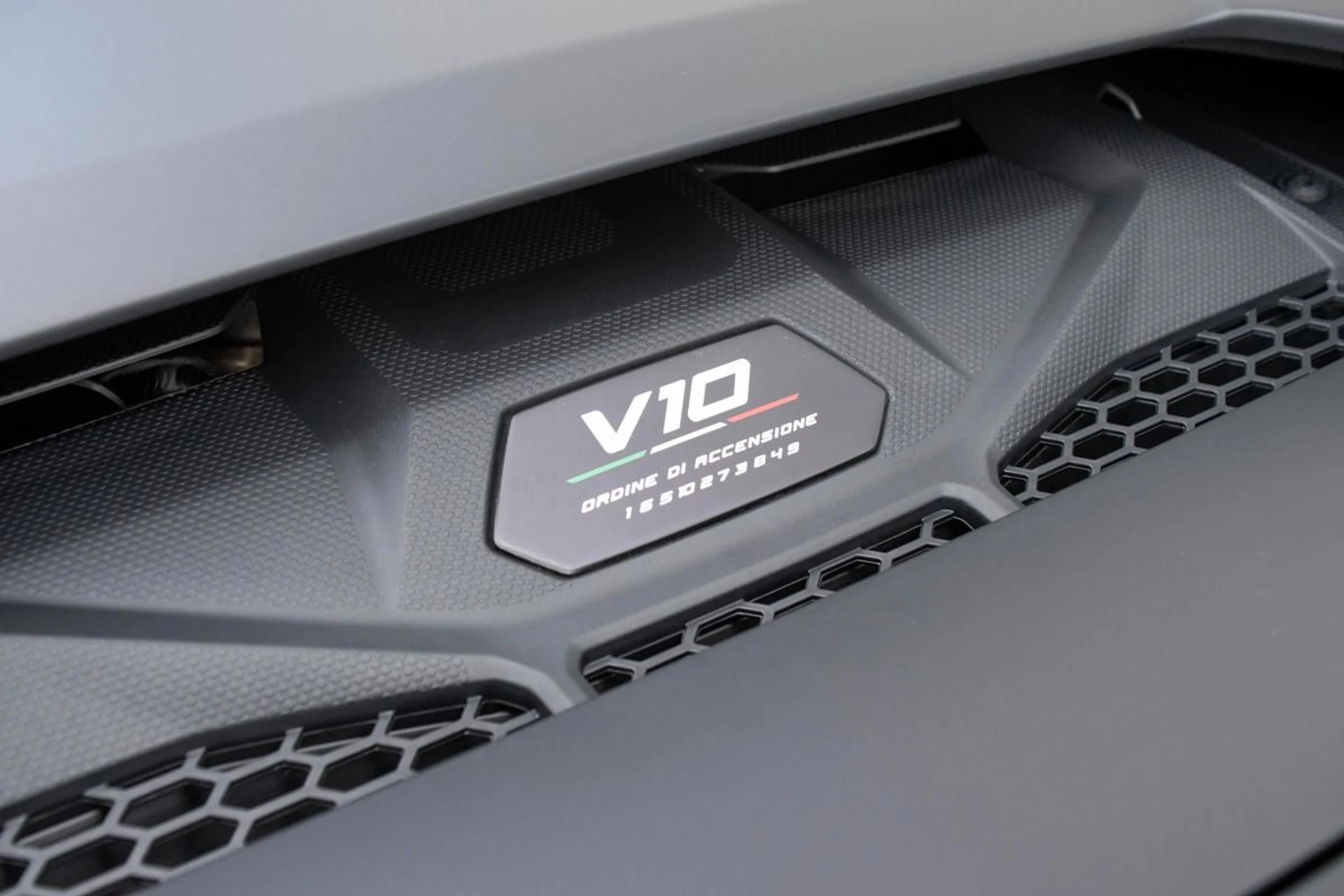 mph021_1091442448_Used_2023_Lamborghini_Huracan_Sterrato_1769868848_5f865a123b