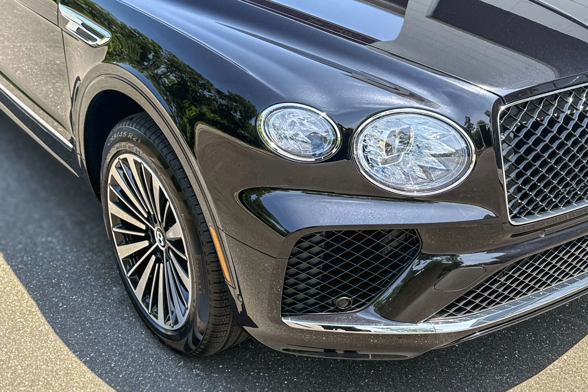 mph021_1097542222_New_2026_Bentley_Bentayga_V8_1781256702_4840f3201d