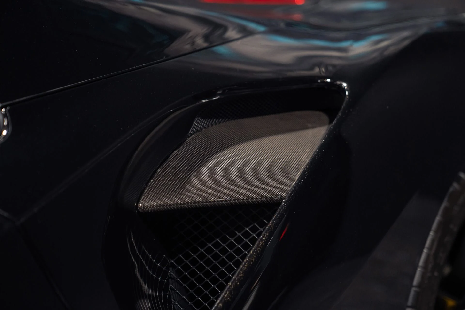 mph021_1102219426_Used_2018_Ferrari_488_Spider_425_K_MSRP_w_ALL_Carbon_Exterior_ALL_Carbon_Interior_Options_1786033651_f0b385b071