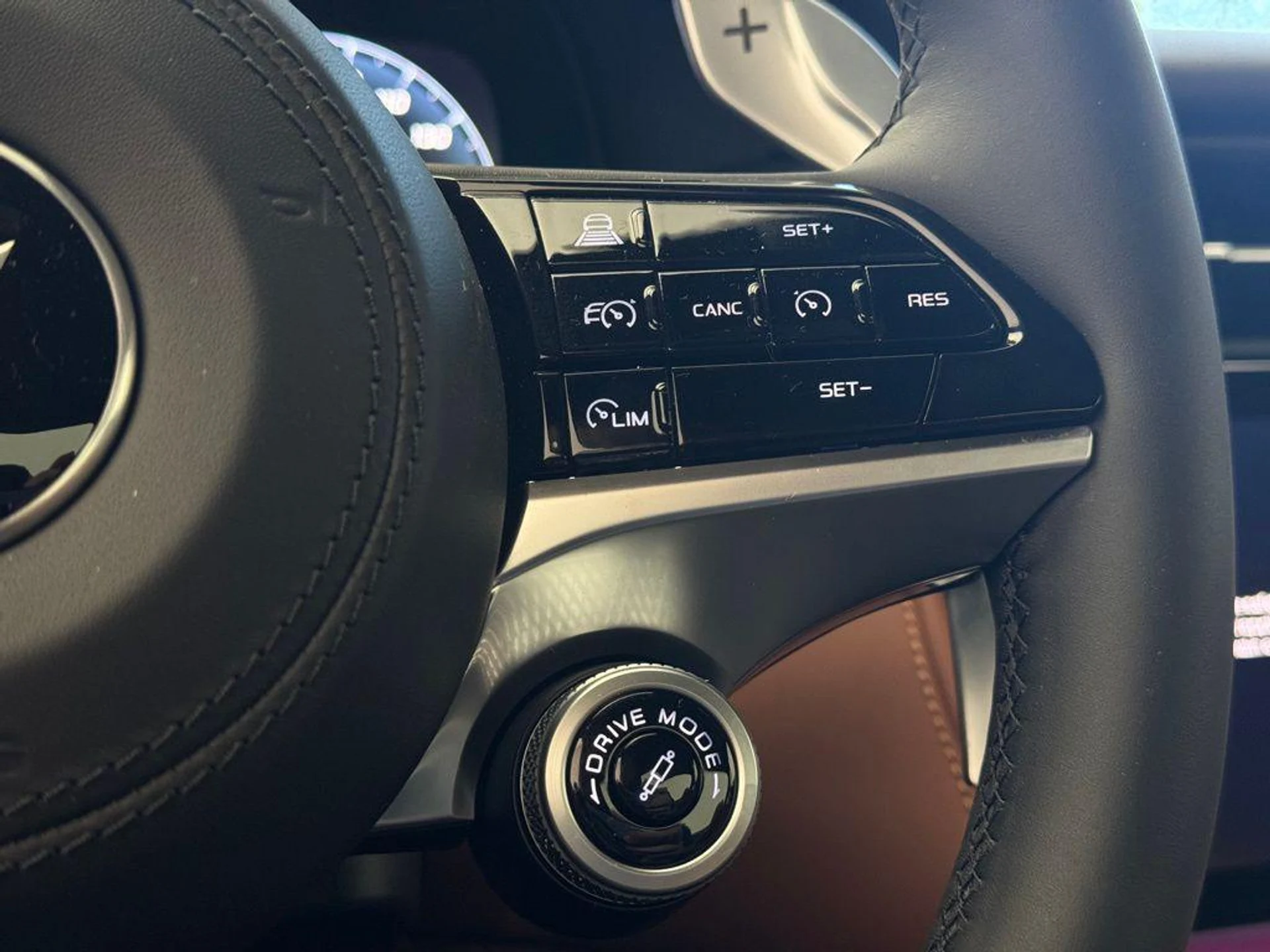 mph021_1105646836_k_Dtf_Z_Hzs32kfl_H10h_B_Ub_BW_Xp1zk_4184d8fd65