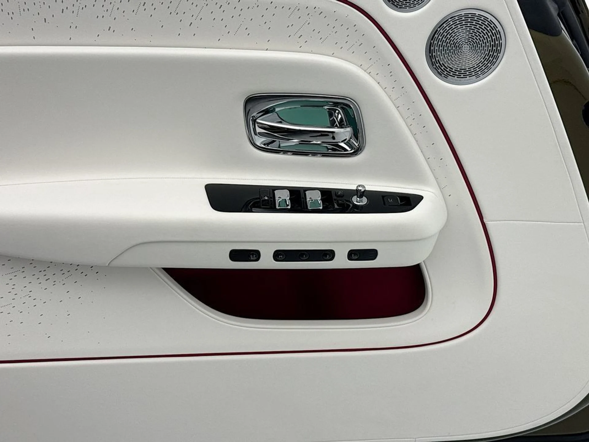 mph021_1106224755_used_2026_rolls_royce_spectre_coupe_8119_23019329_22_1024_c5df644b57