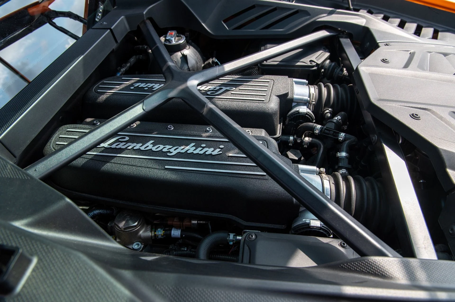 mph021_1109664099_Used_2021_Lamborghini_Huracan_EVO_1753824342_7c6845b571