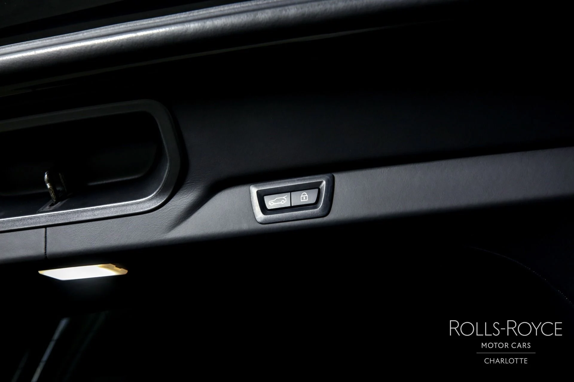 mph021_1111898207_Used_2022_Rolls_Royce_Cullinan_1692834751_2be435f75e