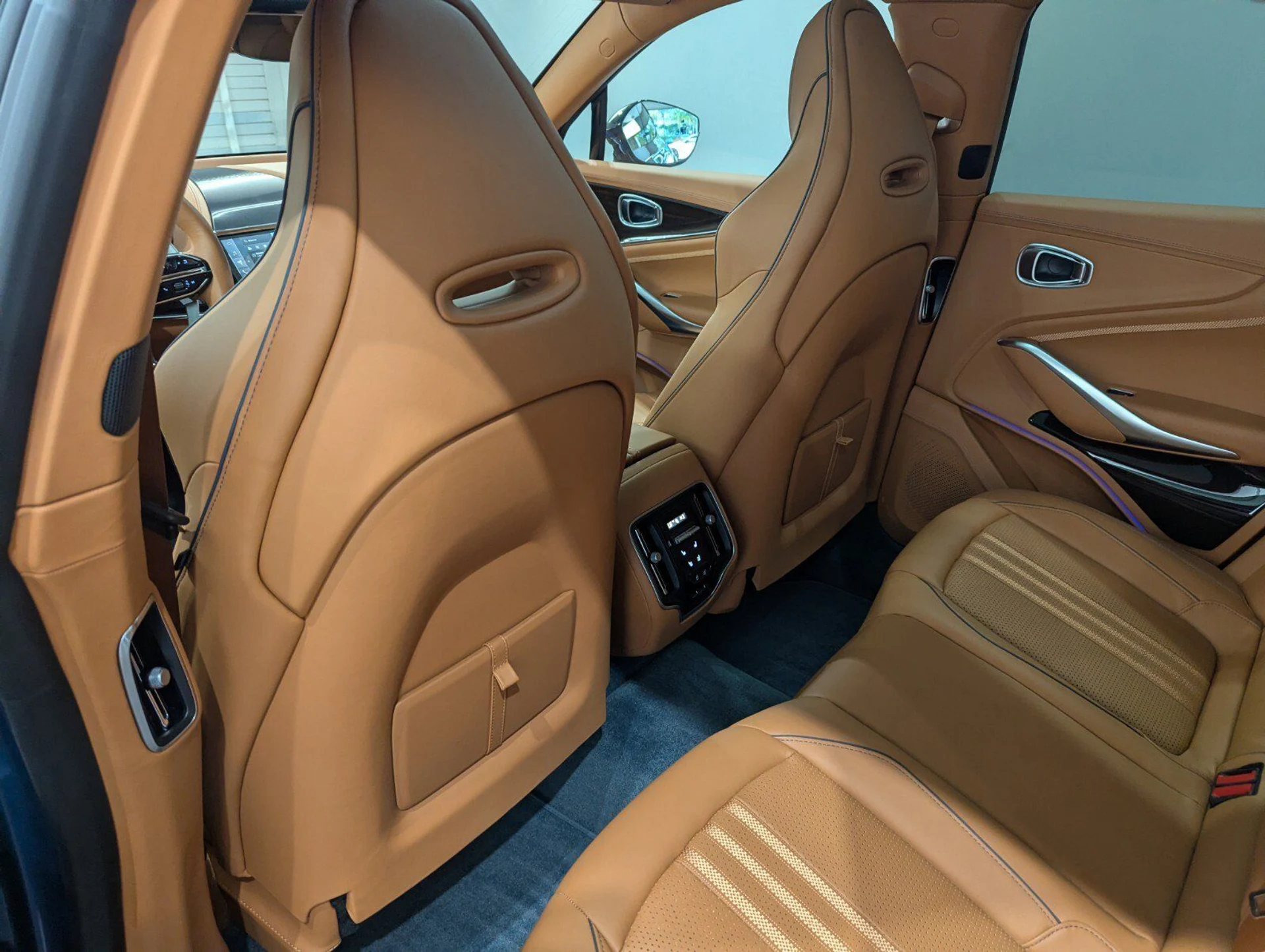 mph021_1146033505_566bb4cacbcc06cc8616eef60050dc86_74e6abfaec