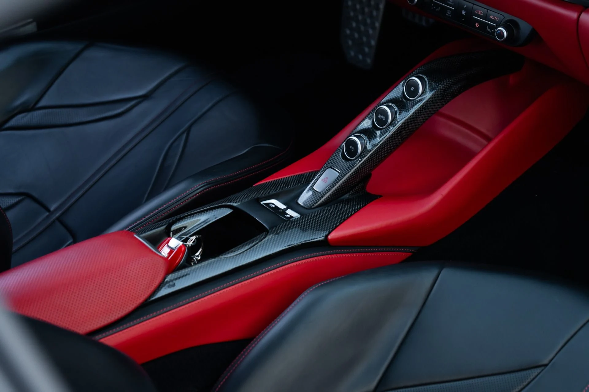 mph021_1147325082_Used_2019_Ferrari_812_Superfast_1789595110_28dbe84737