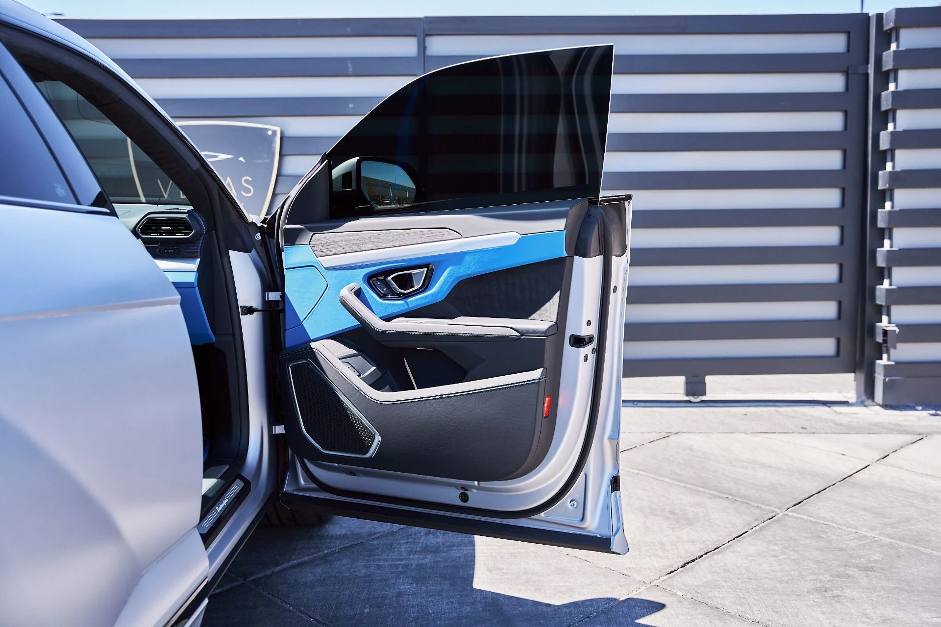 mph021_1151557411_Used_2024_Lamborghini_Urus_S_1775866715_87d2c5b736