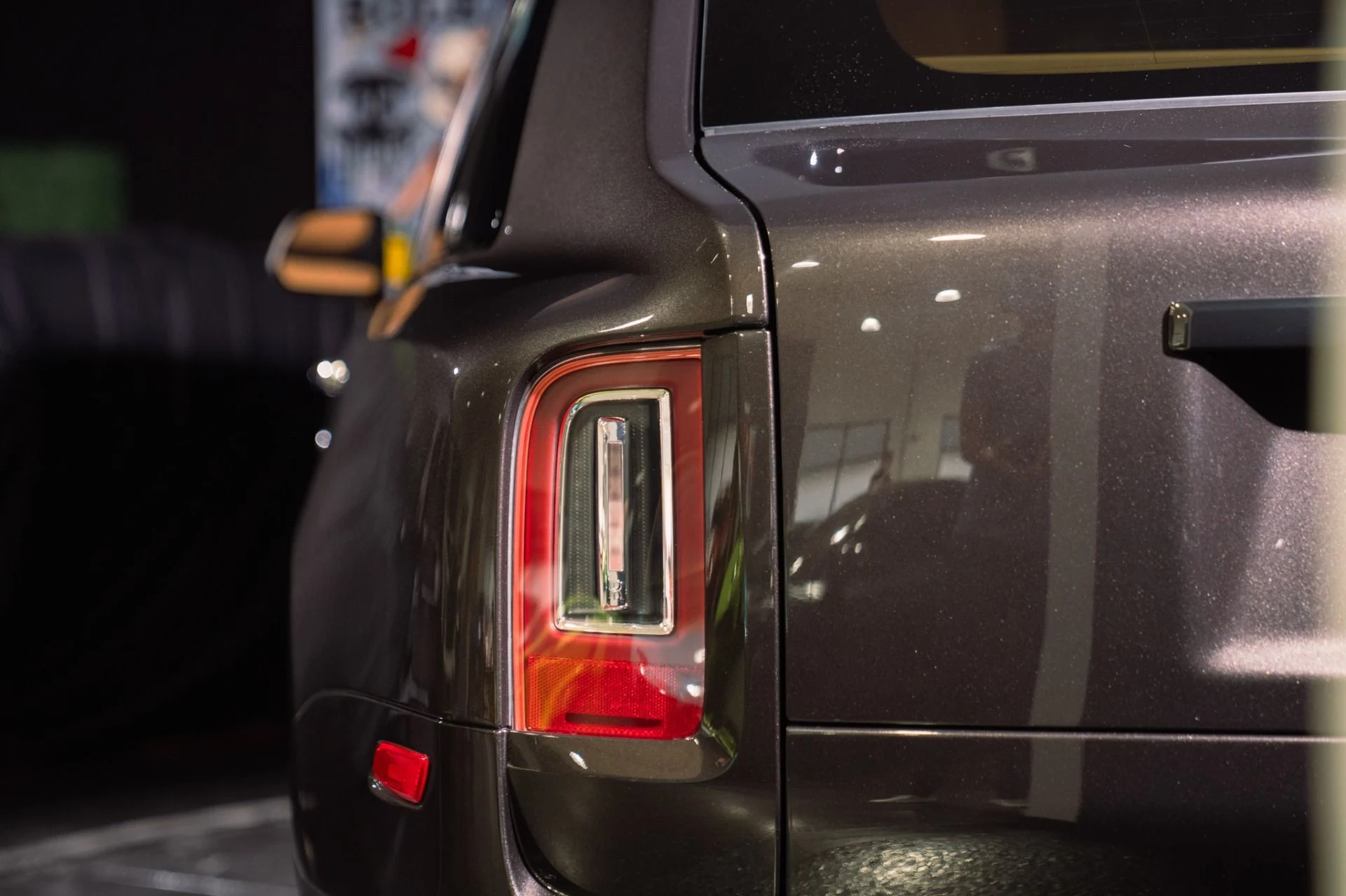 mph021_1168647964_Used_2021_Rolls_Royce_Black_Badge_Cullinan_Rear_Theater_and_Trays_1791387100_048eb5a044