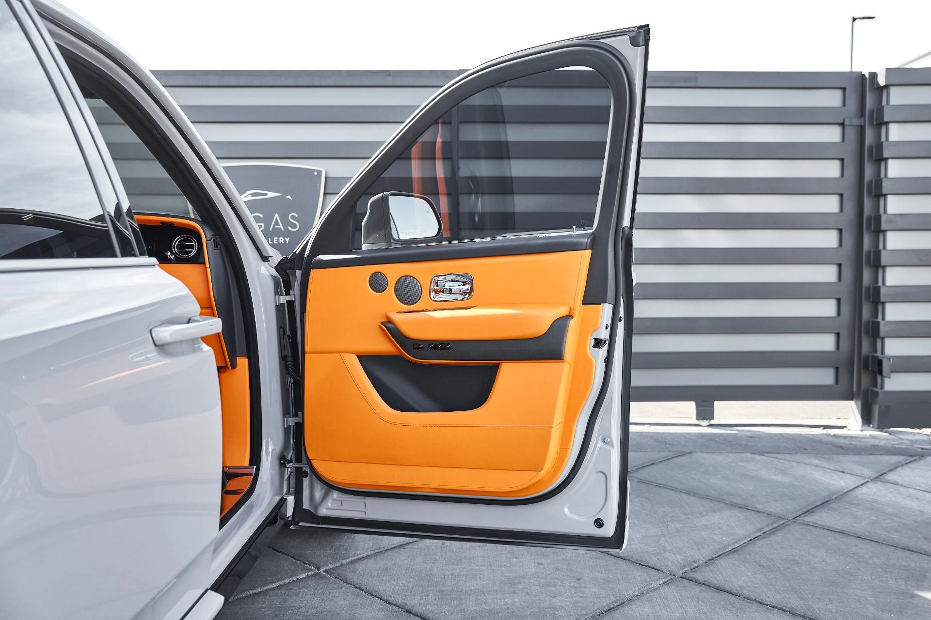 mph021_1174800184_Used_2025_Rolls_Royce_Cullinan_1766456611_5ff7044b36