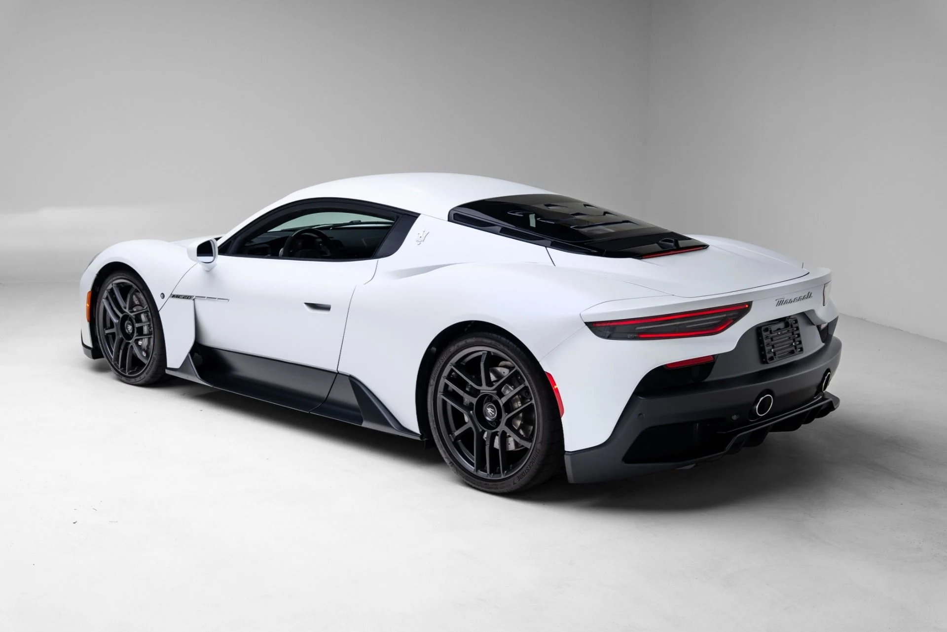 mph021_1178085260_Used_2023_Maserati_MC_20_1771372792_4f58d3f786