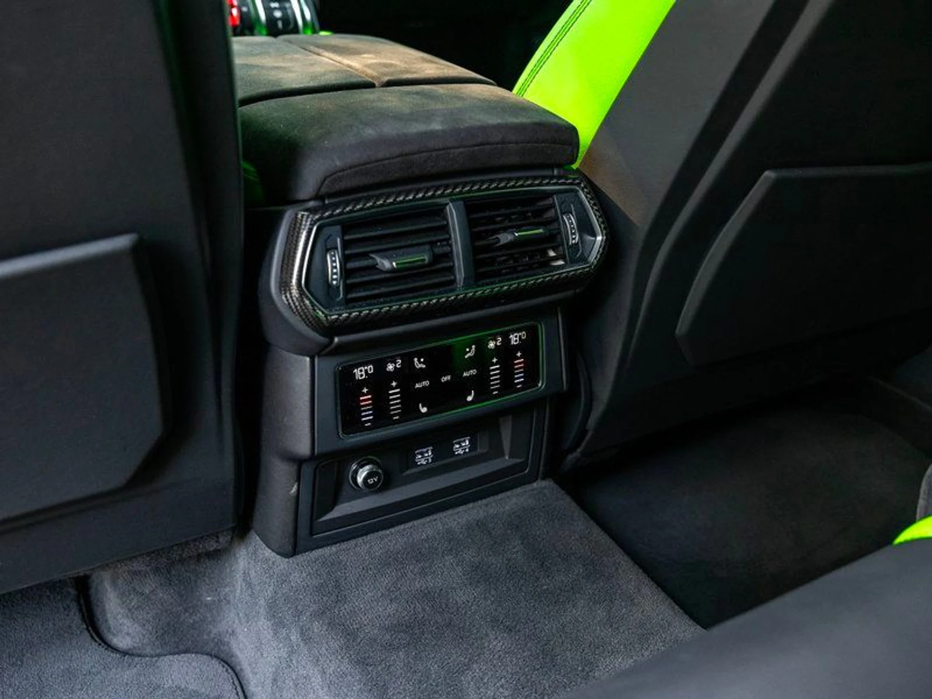 mph021_1178840069_36818667_08664_2021_lamborghini_urus_022_e7847cb329