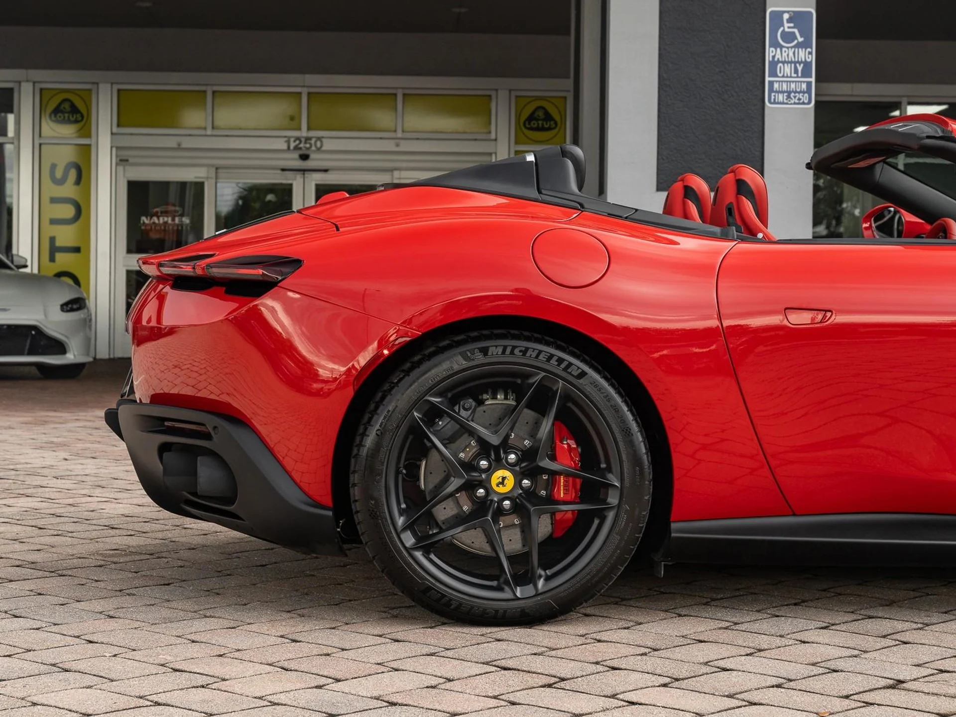 mph021_1181279910_Used_2024_Ferrari_Roma_Spider_1757614321_7d4dda9a54