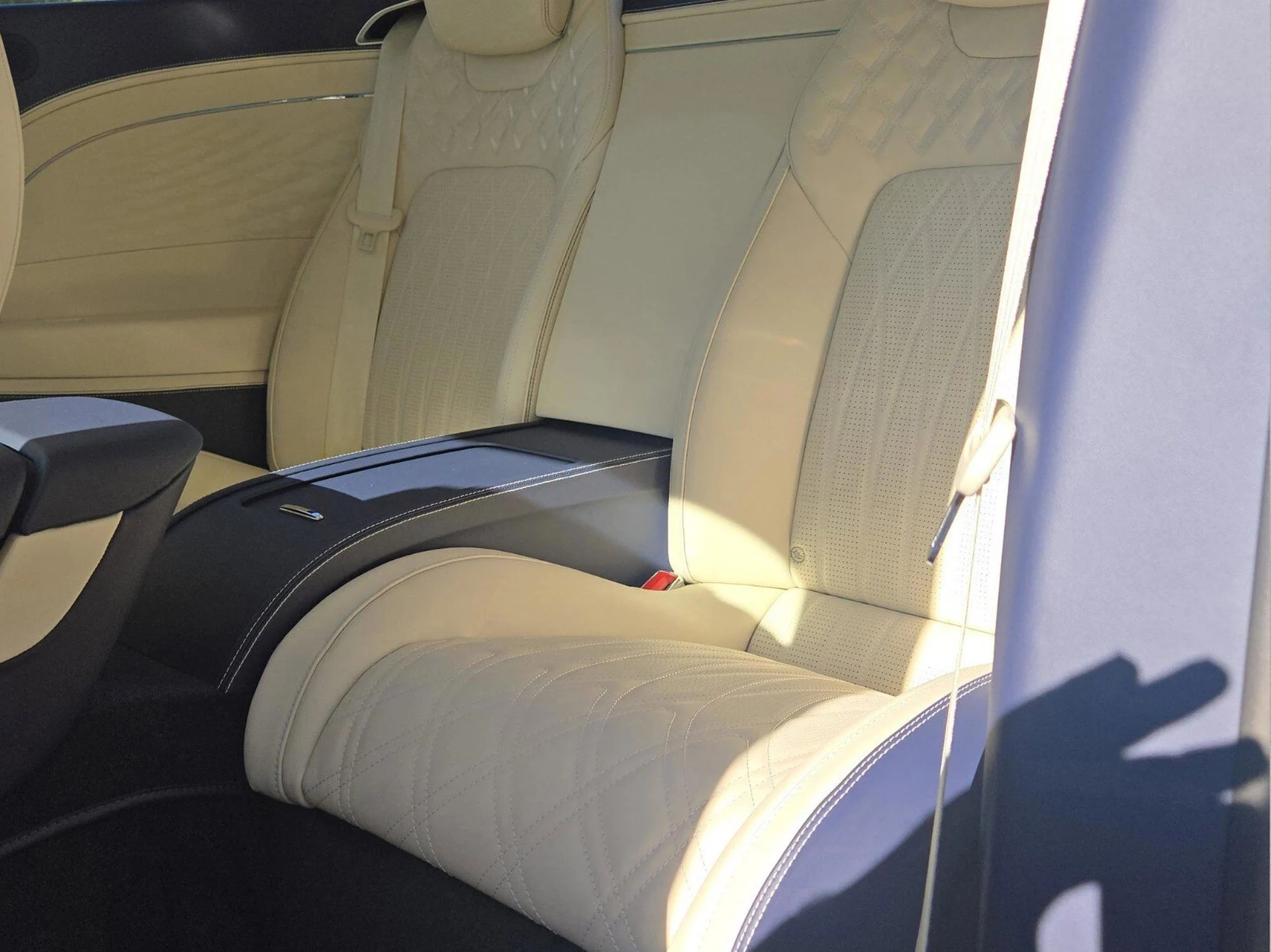 mph021_118799238_5b3342d0648f85dddf4e3ca7a9156be3x_4a38308eeb