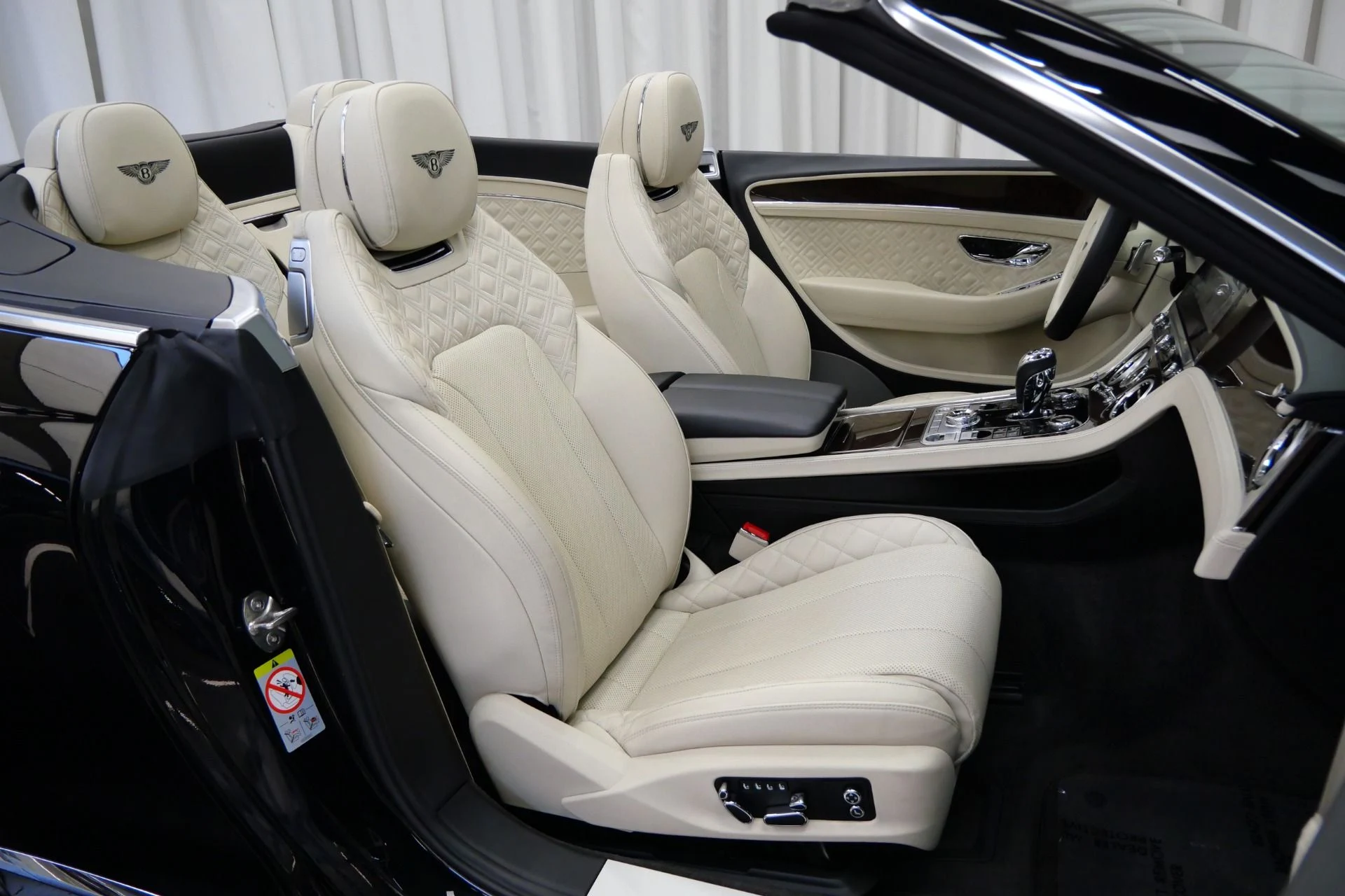 mph021_1190043946_Used_2022_Bentley_Continental_GTC_V8_1754511421_2dda4e85b0