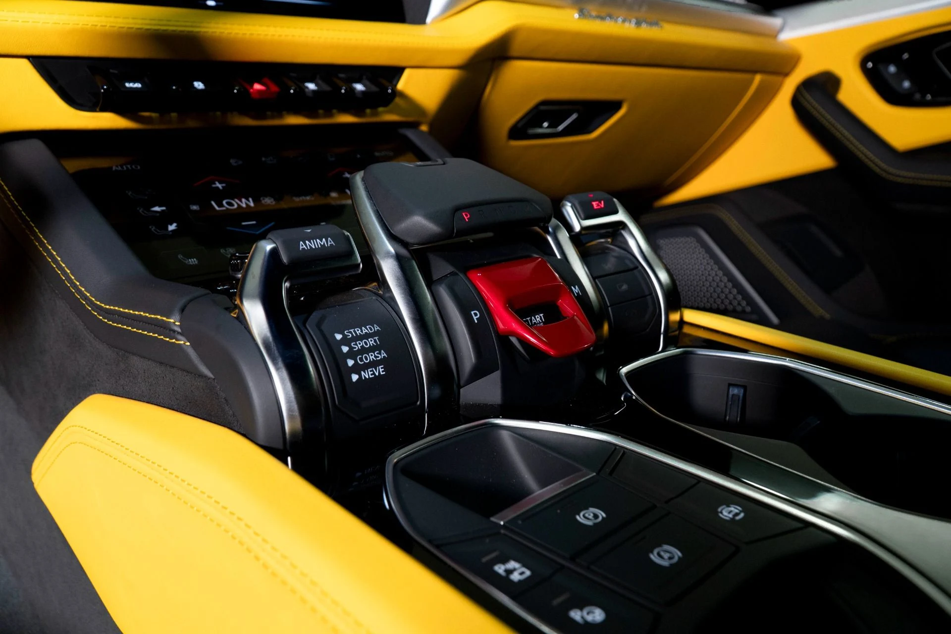 mph021_1190480488_Used_2025_Lamborghini_Urus_SE_1777525057_fa5a9bb241