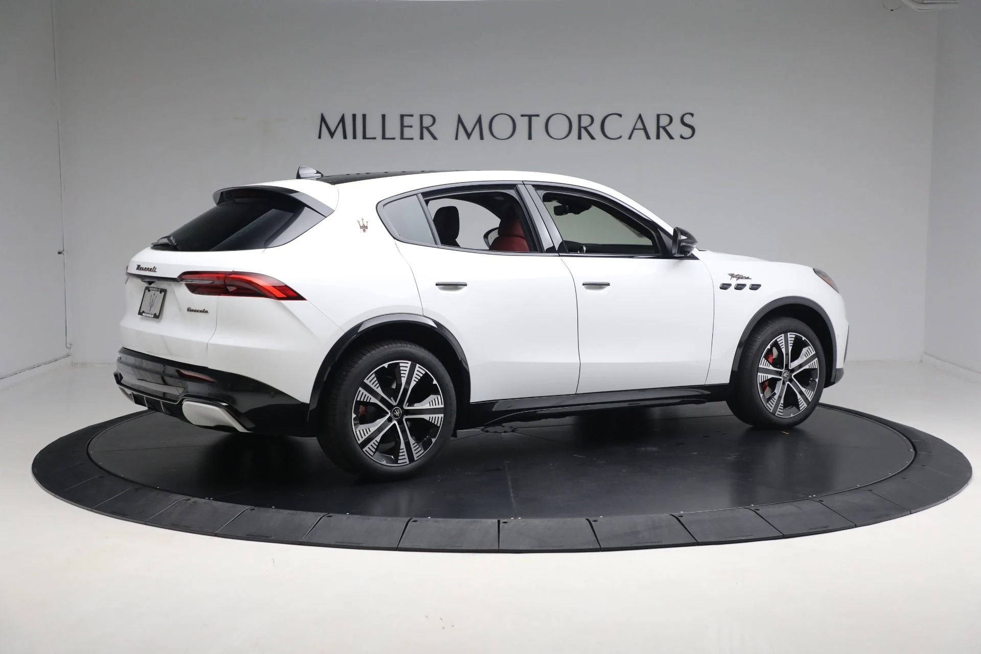 mph021_1192164224_New_2025_Maserati_Grecale_Folgore_20f8c7a191