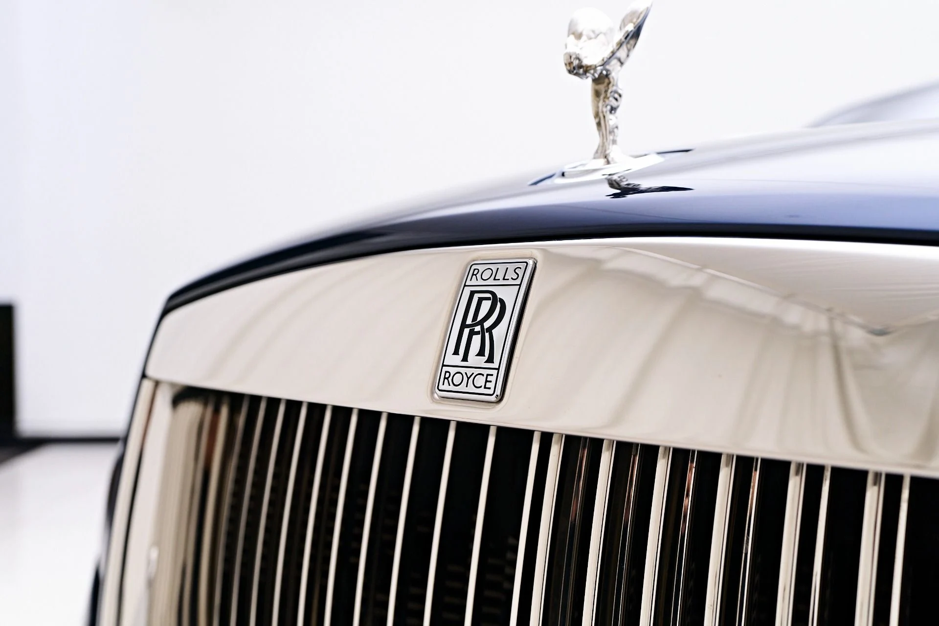 mph021_1192463528_Used_2018_Rolls_Royce_Wraith_Base_1756345659_aca39406e9