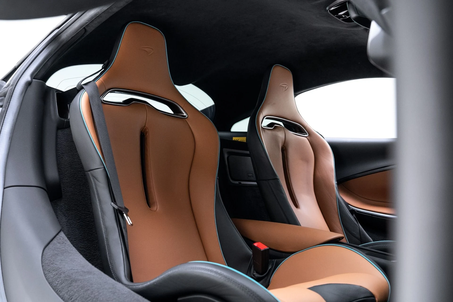 mph021_1198424667_Used_2023_Mc_Laren_Artura_1774894361_33f99c70e9