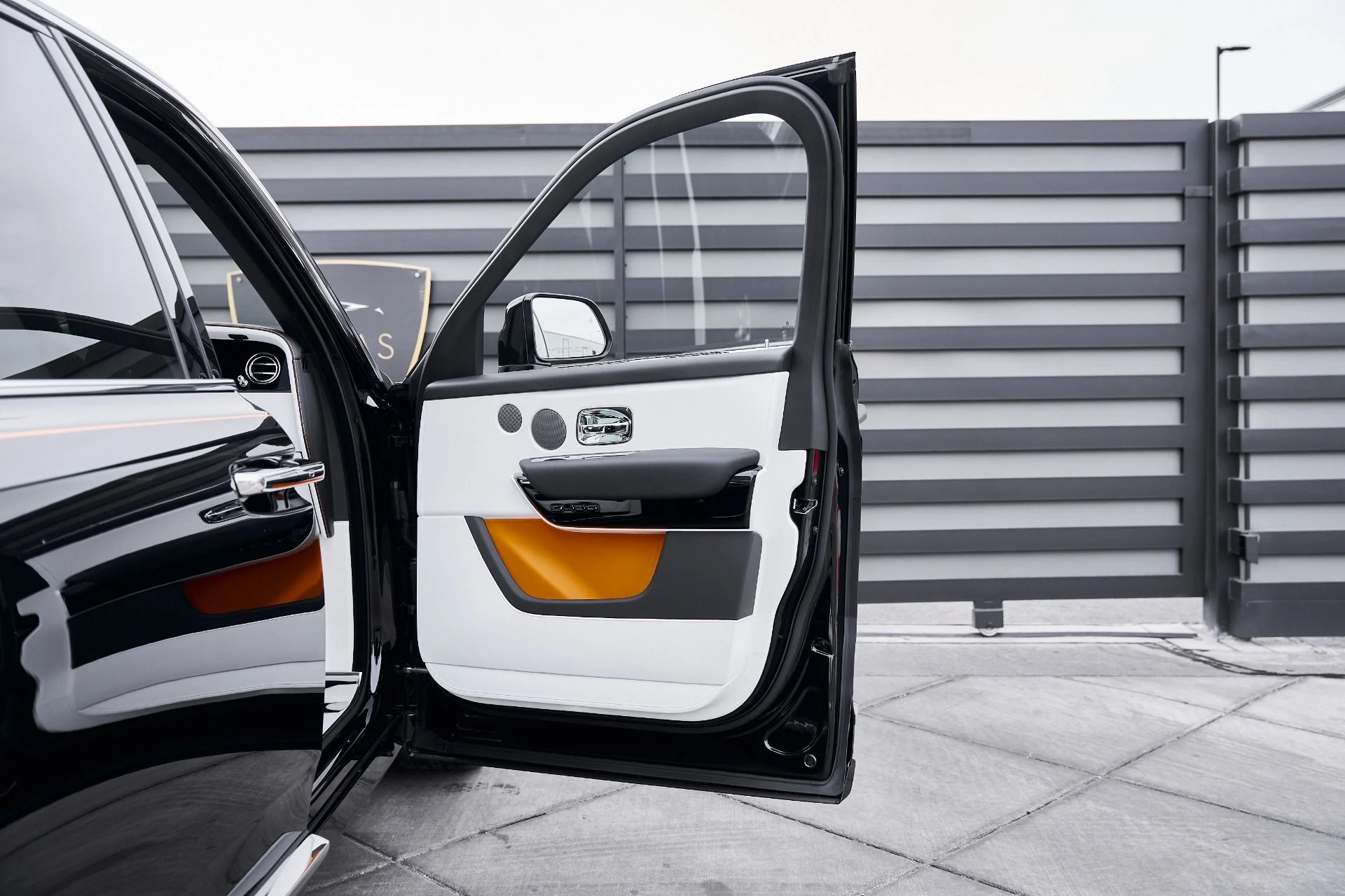 mph021_119914047_Used_2026_Rolls_Royce_Cullinan_Base_1769135776_0d38a39e7d