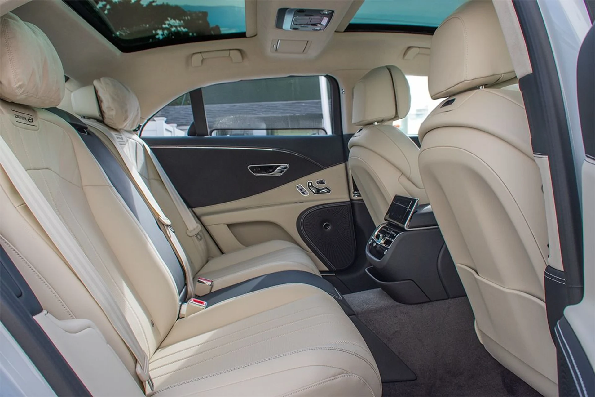 mph021_1199796701_Used_2024_Bentley_Flying_Spur_V8_1730873609_49c1030e4e