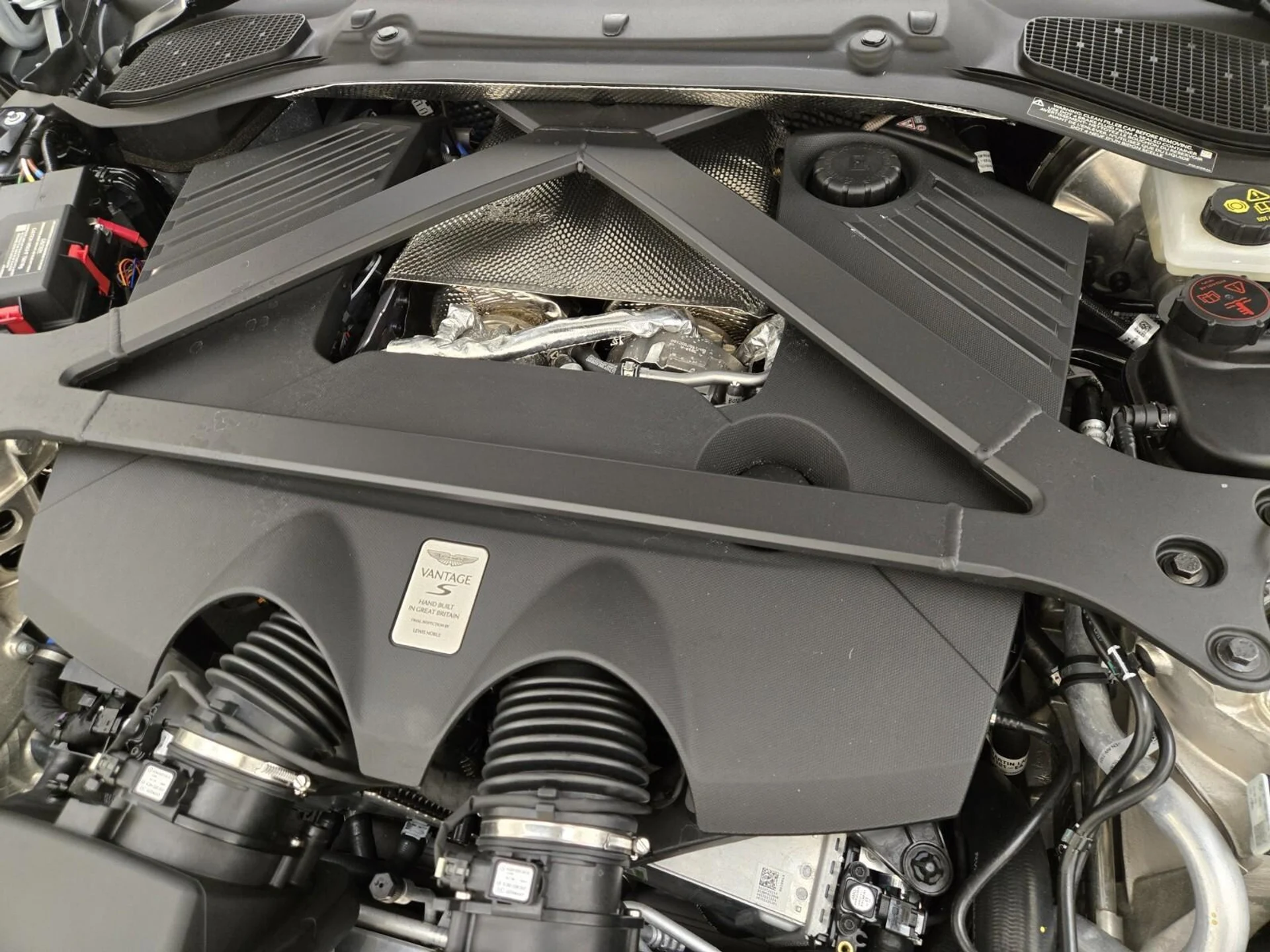 mph021_1201018119_New_2026_Aston_Martin_Vantage_1768889966_5577f93160