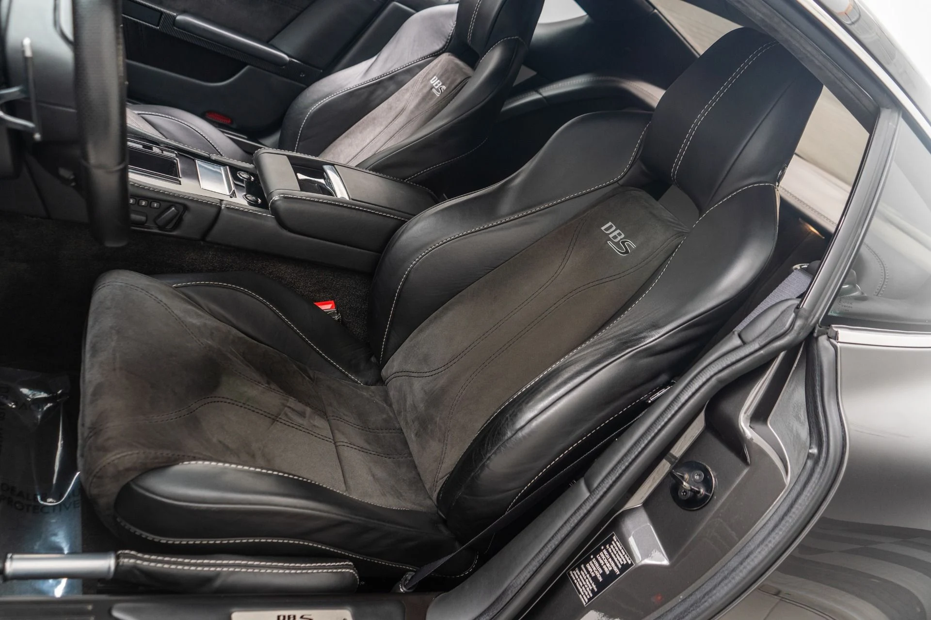mph021_1205121365_Used_2009_Aston_Martin_DBS_1753978319_00394fd79f