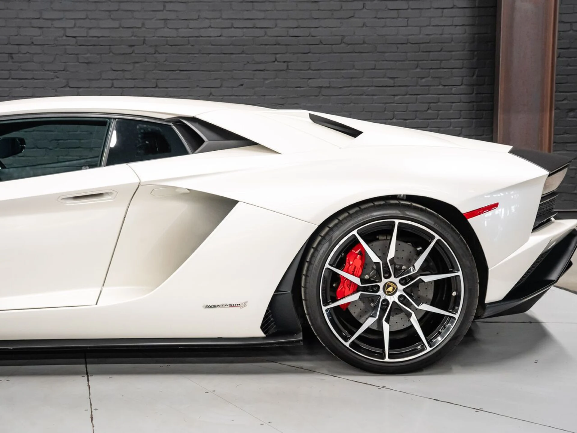 mph021_1207733538_lamborghini_aventador_2017_c7a4222b42