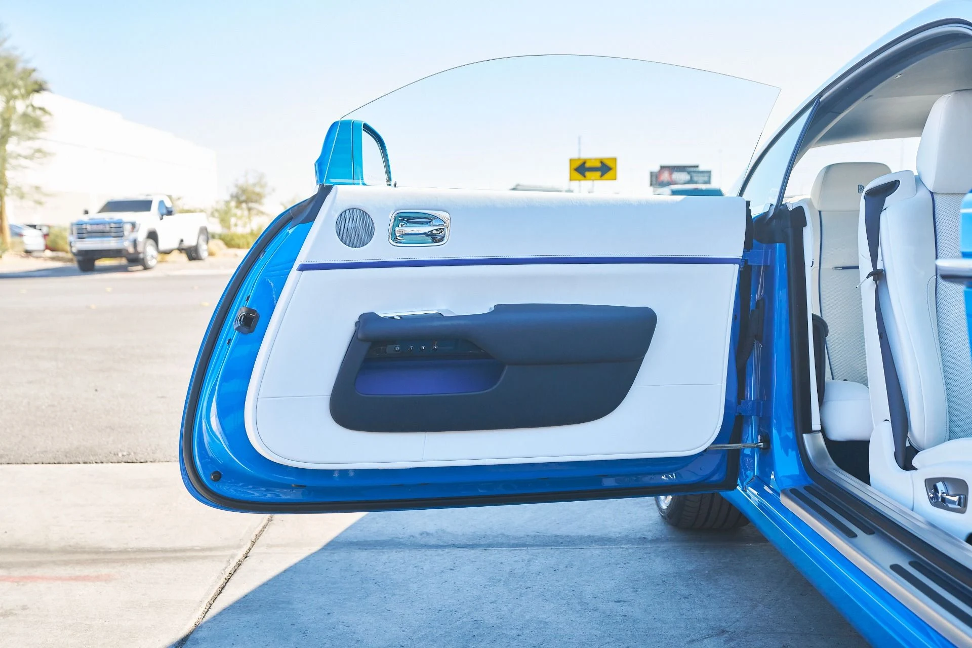 mph021_1211538269_Used_2020_Rolls_Royce_Wraith_Base_1762567724_e045571d26