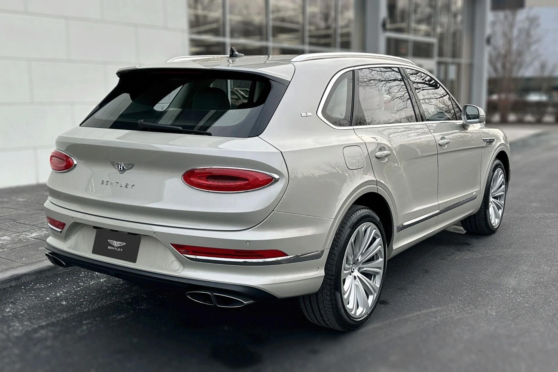 mph021_1240500851_Used_2022_Bentley_Bentayga_V8_1767989302_0ddf4db361