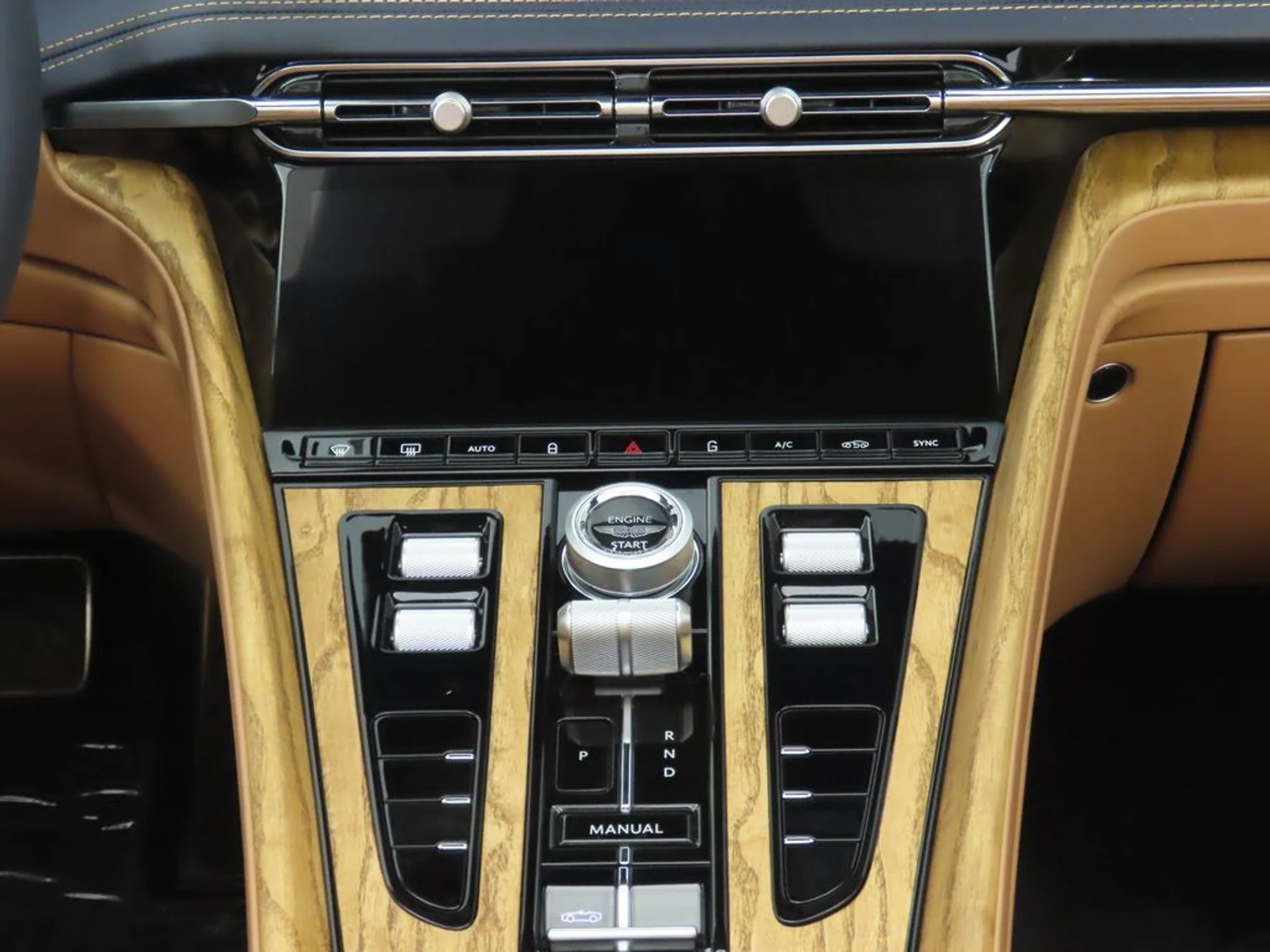 mph021_1242442050_used_2026_aston_martin_db12_volante_8119_23037586_22_1024_bcf3a487a5