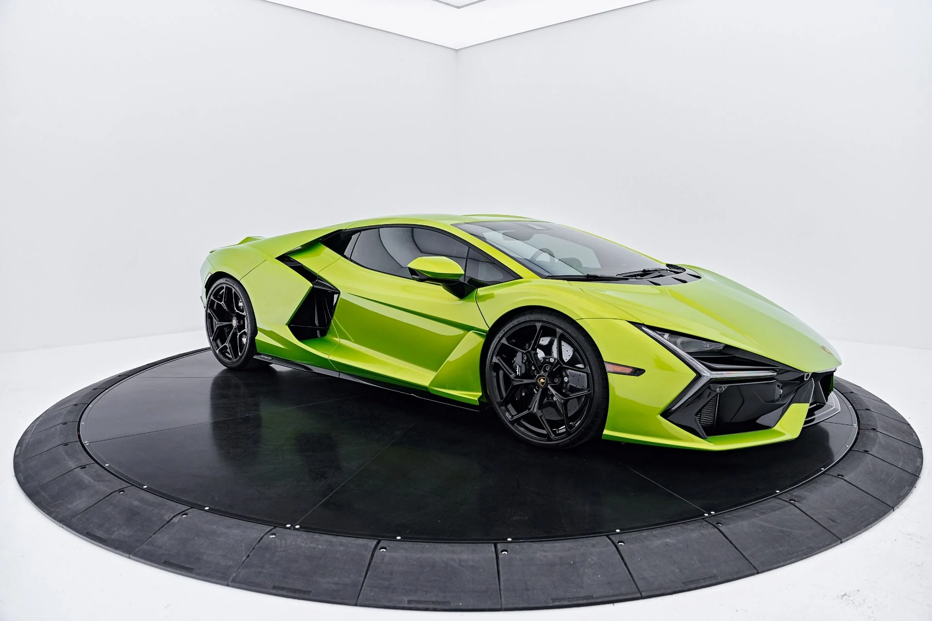 mph021_1245111793_Used_2025_Lamborghini_Revuelto_Base_1785288805_2620fe2113
