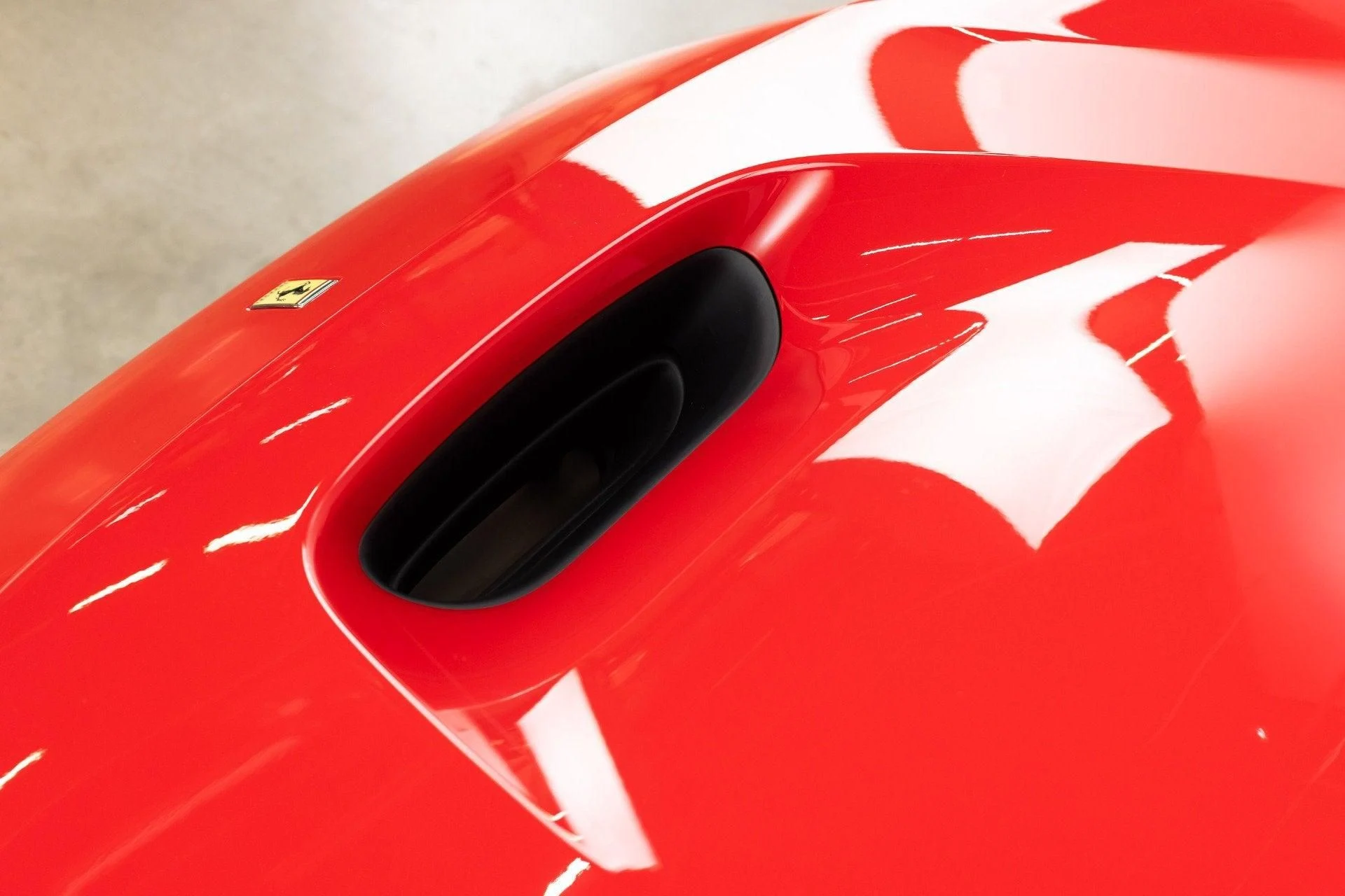 mph021_1248403355_Used_2020_Ferrari_F8_Tributo_1777367284_eb2a8ebb0d