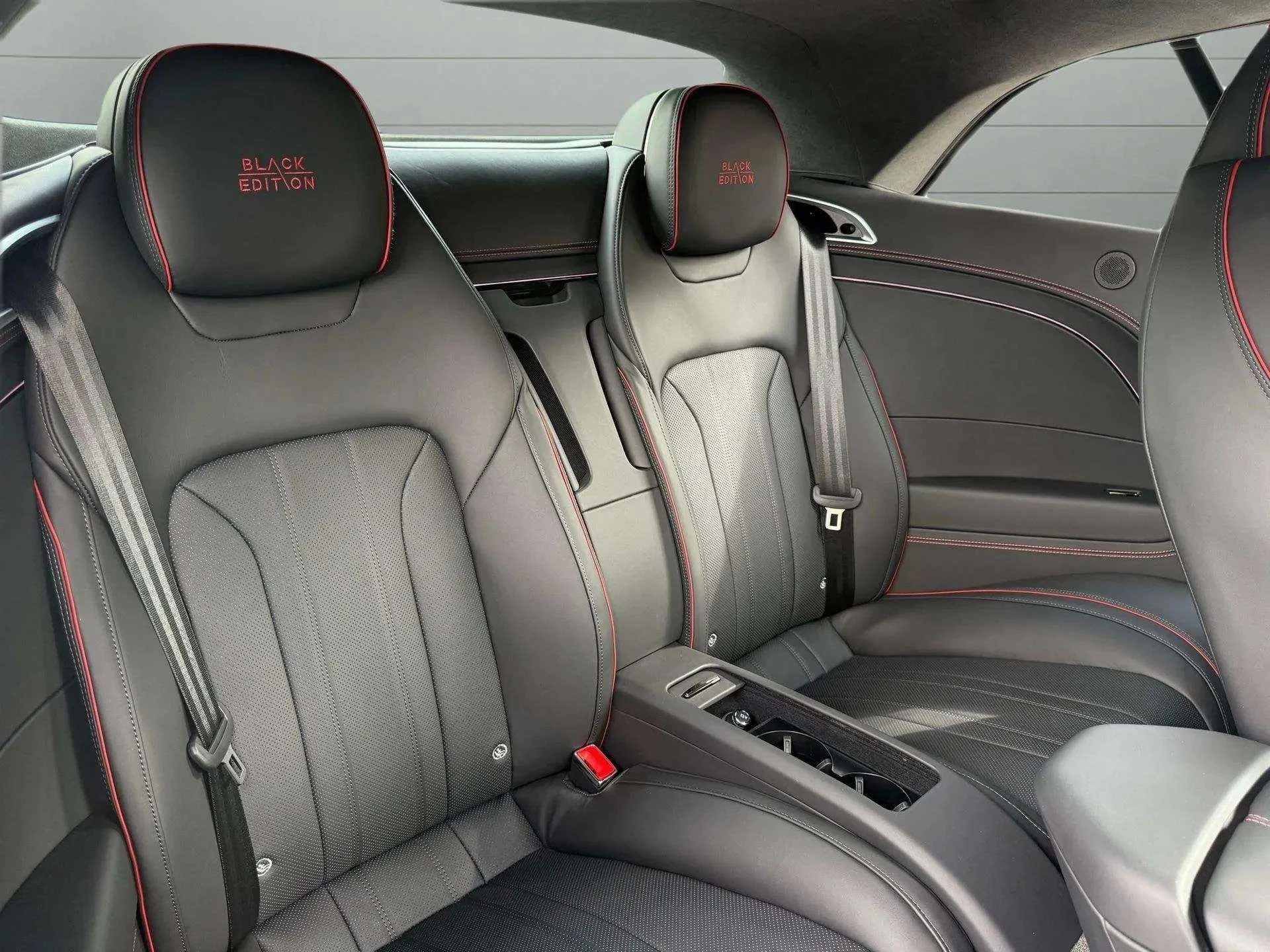 mph021_125563940_5fb8a3d6de66475bbe75c837a8696f02_43902b34da