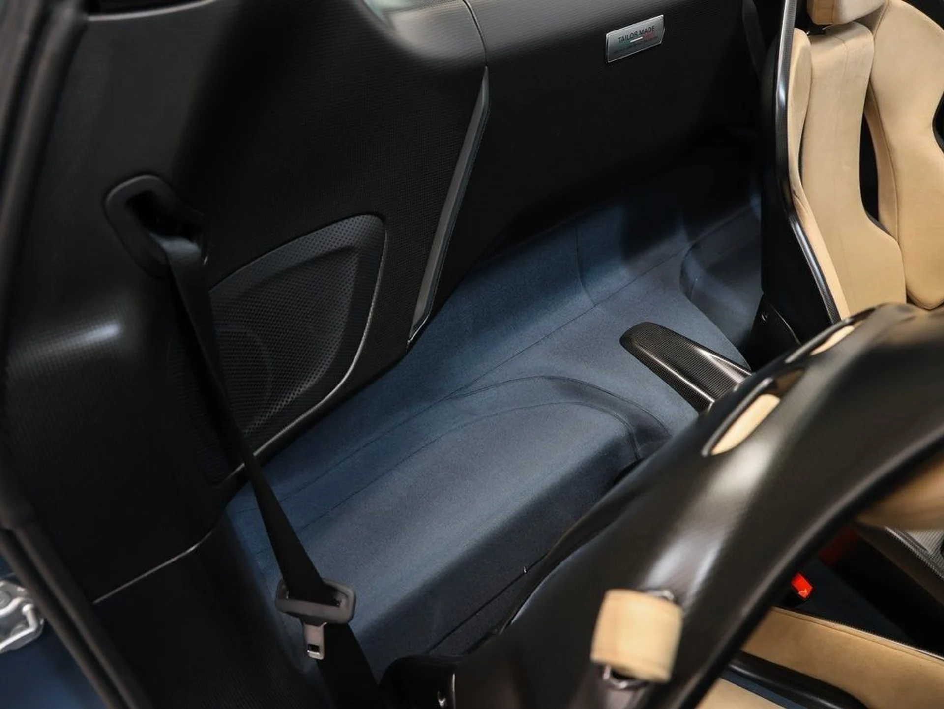 mph021_125839807_22_ce13f0241b