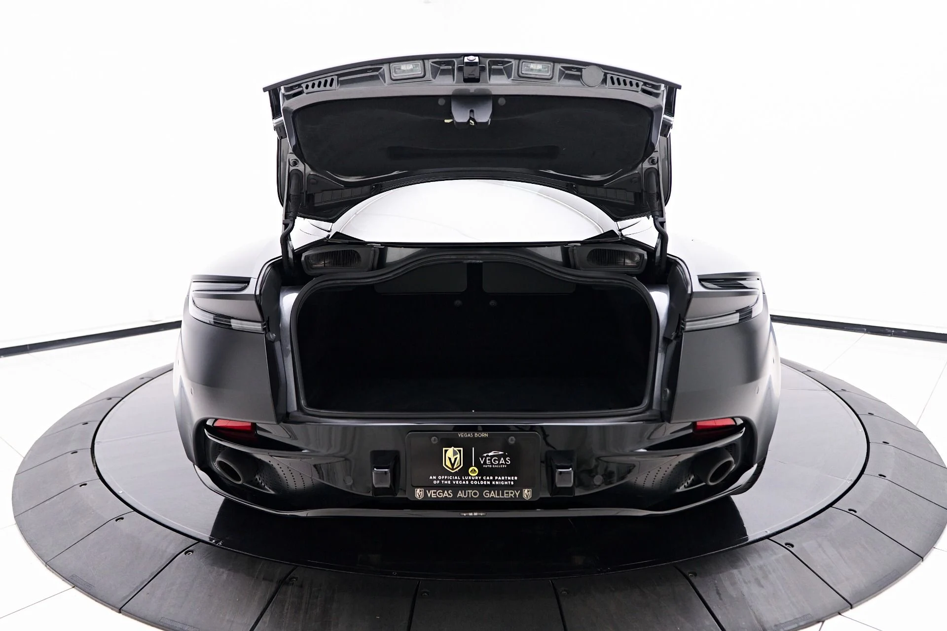 mph021_1266978396_Used_2024_Aston_Martin_DB_12_1752612779_e6e38c08b1