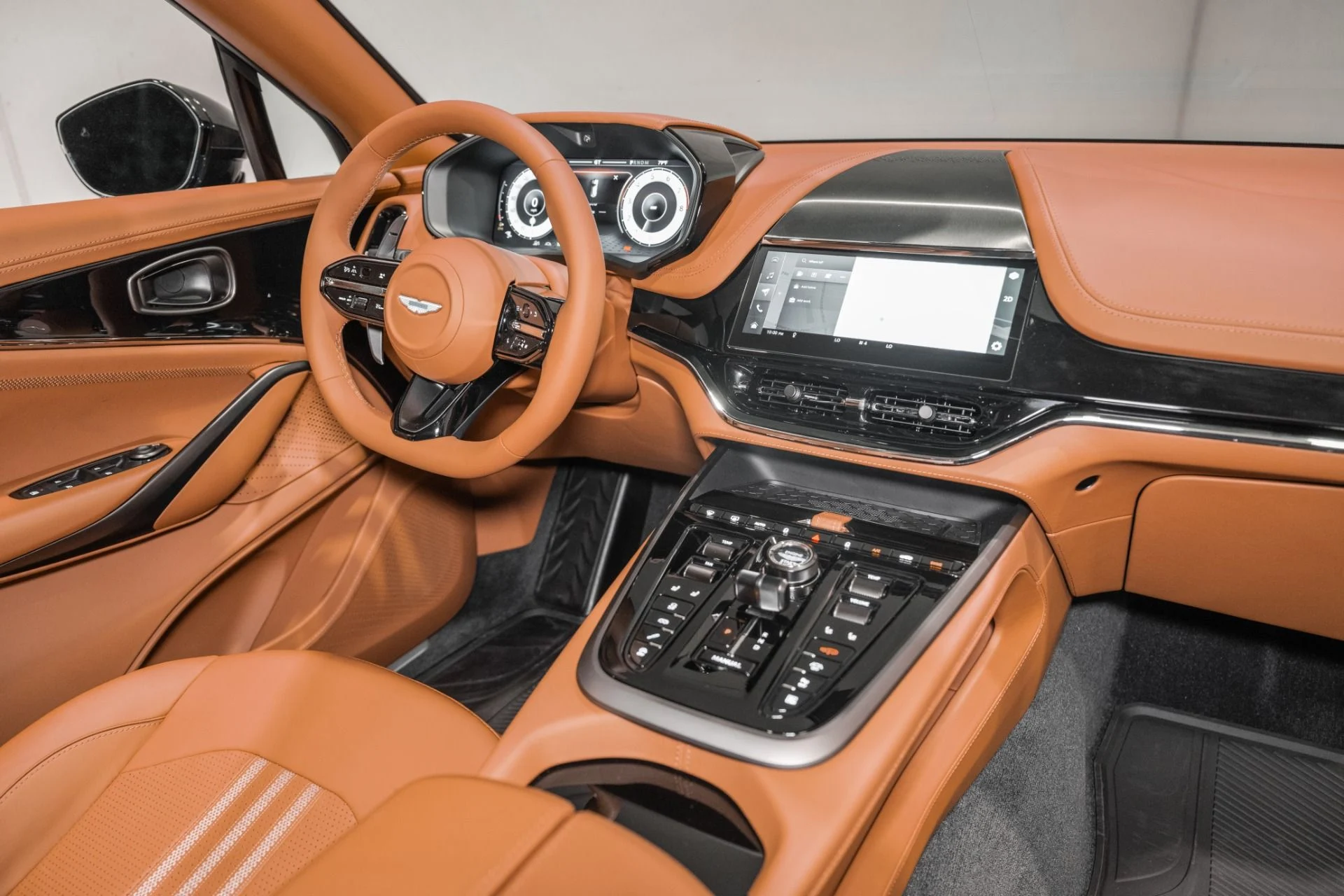 mph021_1268521618_New_2026_Aston_Martin_DBX_707_1780939775_5f4db6af6f