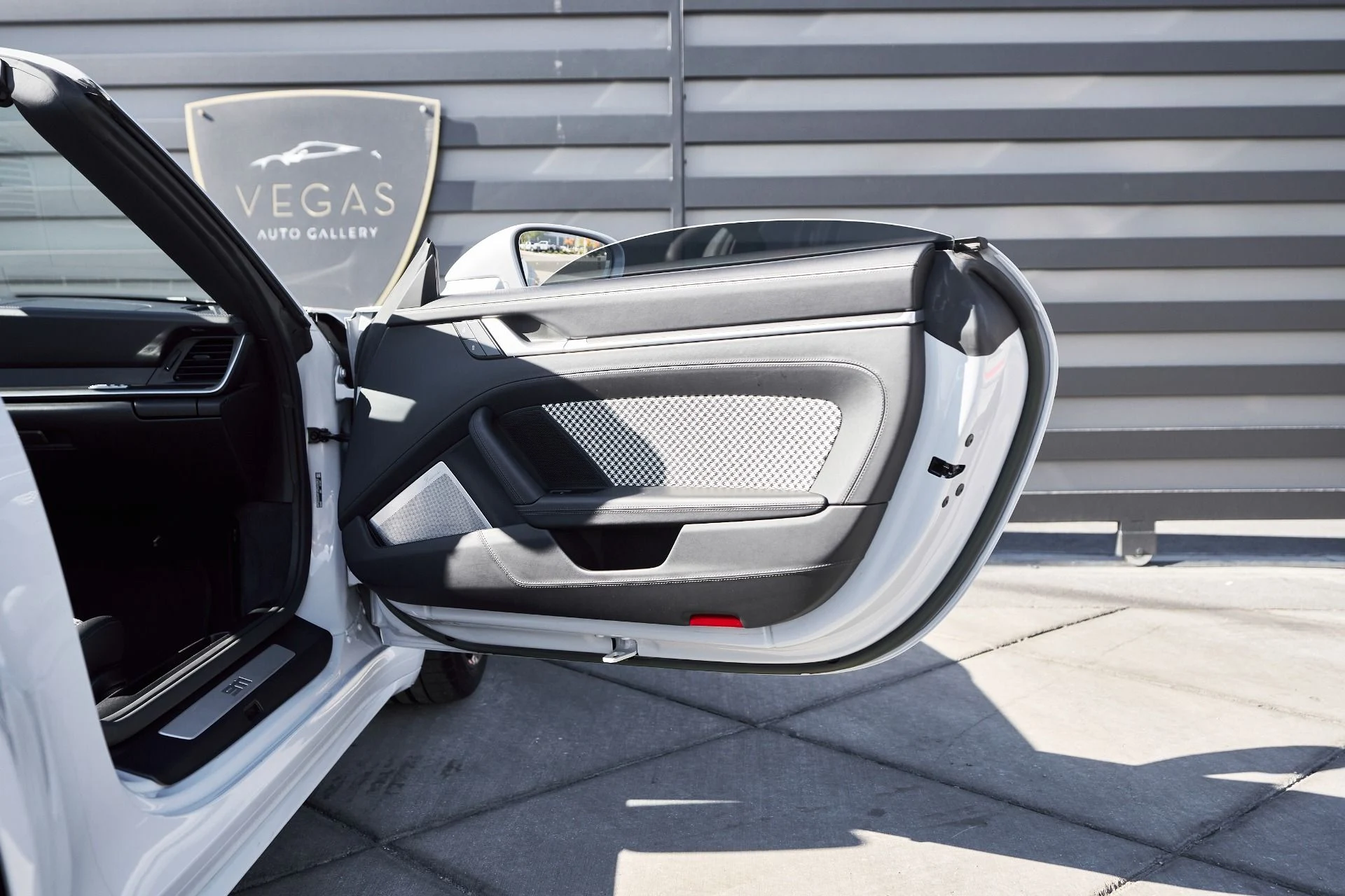 mph021_1269051314_Used_2023_Porsche_911_Turbo_S_1763676473_c25fead6ae