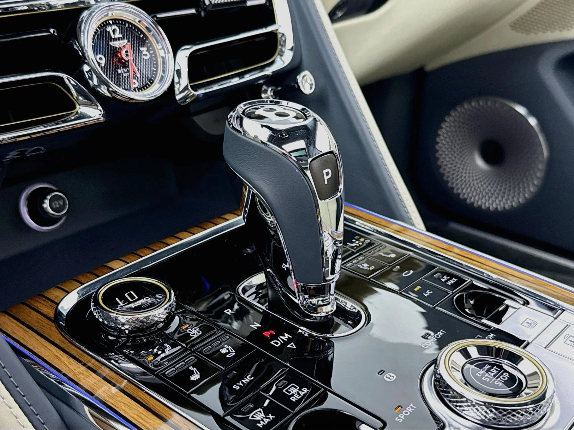 mph021_1272224826_Used_2022_Bentley_Flying_Spur_V8_1787092885_07b7e2396f
