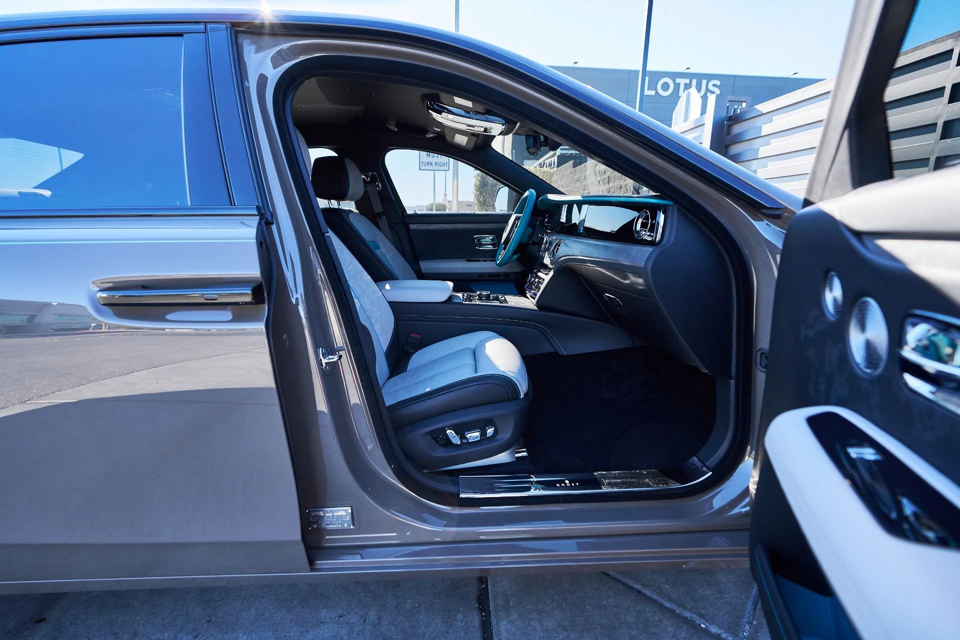 mph021_127647870_Used_2025_Rolls_Royce_Ghost_Base_1765592167_d85a6f99a0