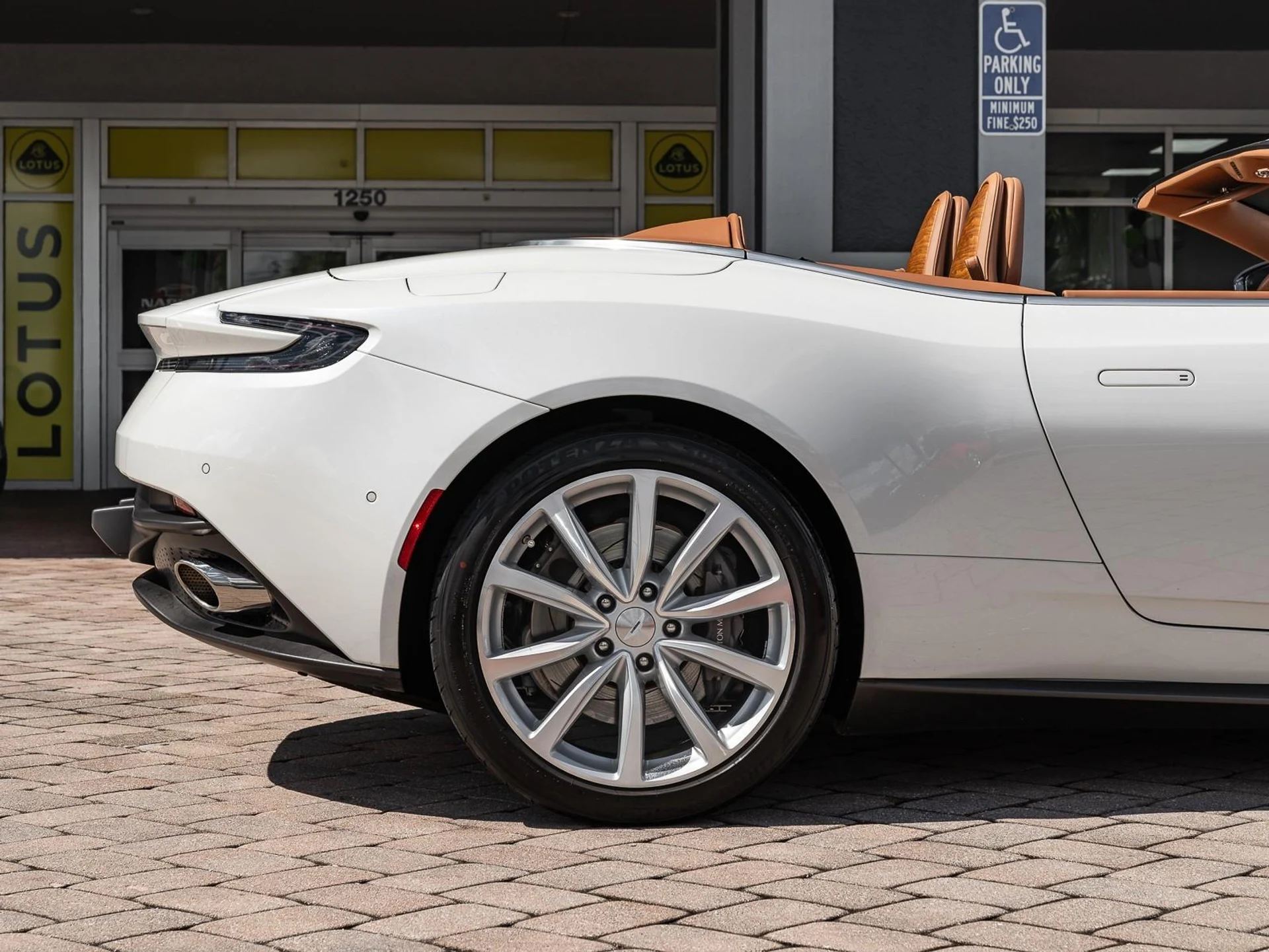 mph021_1279751038_Used_2019_Aston_Martin_DB_11_1760731539_227f179e17