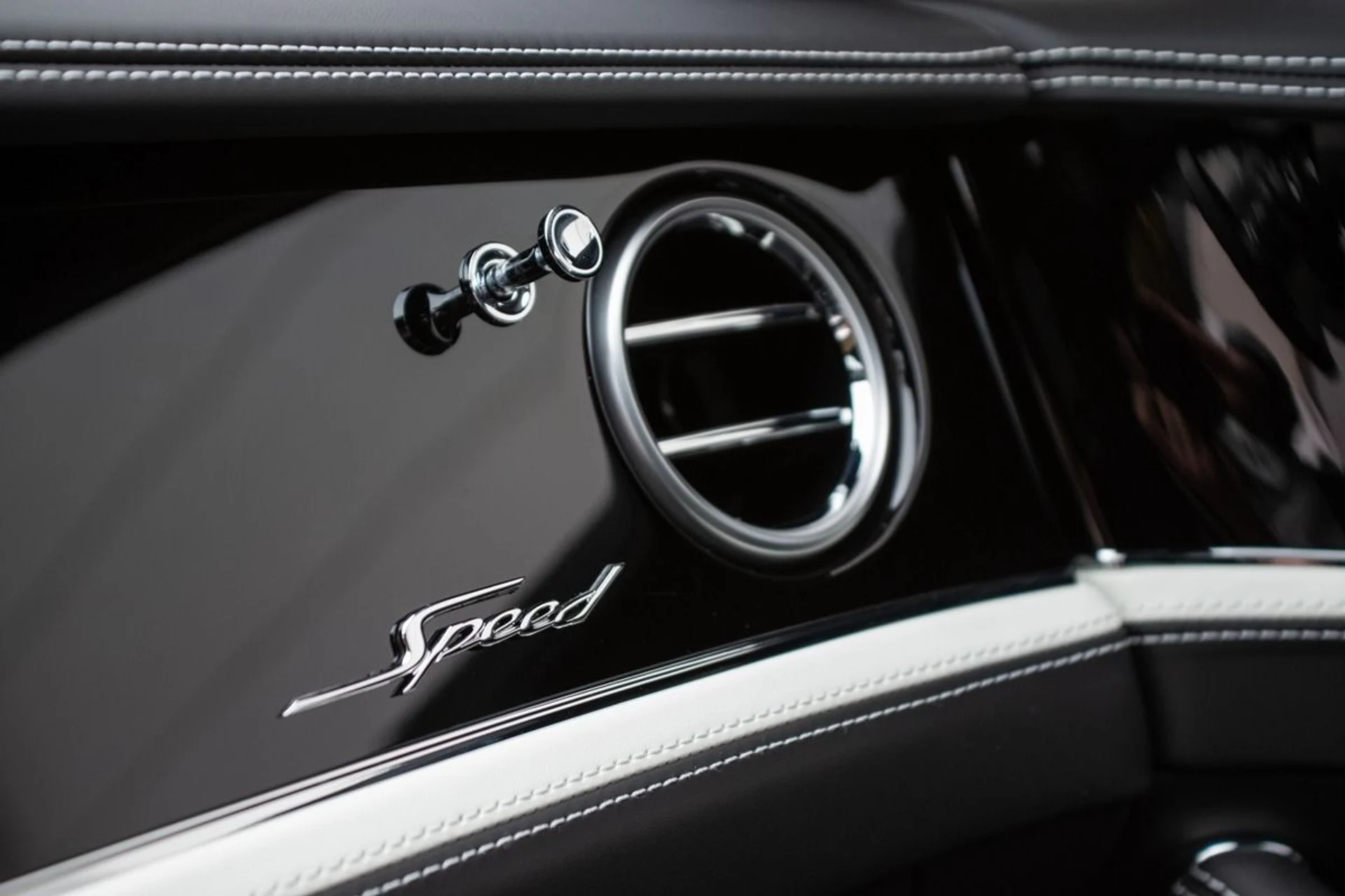 mph021_1288671227_Used_2024_Bentley_Flying_Spur_Speed_1712782203_fd8912449f