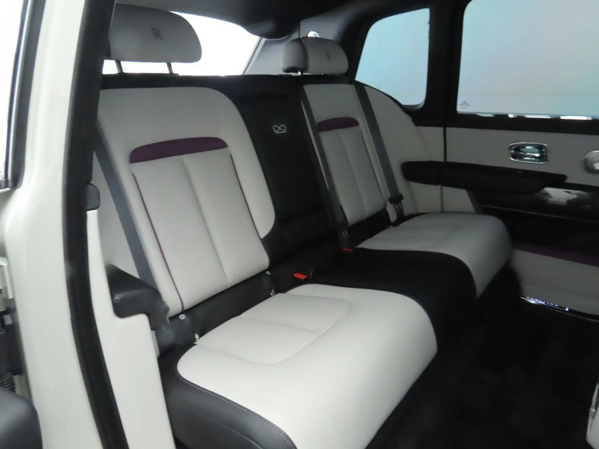 mph021_1290073309_used_2023_rolls_royce_cullinan_blackbadgesportutility_8119_22957248_22_1024_1d9709fd43