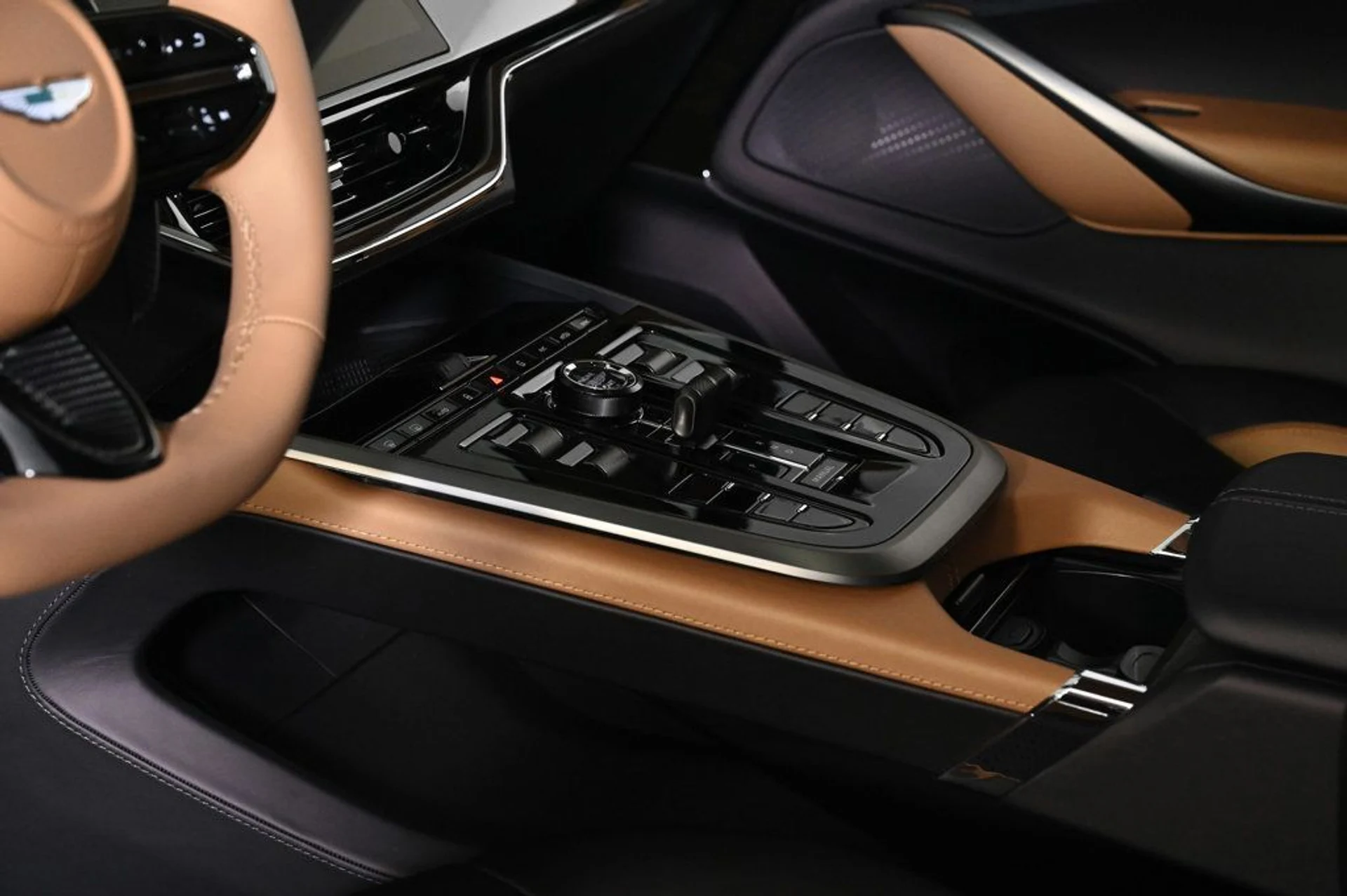 mph021_1300783474_new_2026_aston_martin_dbx_707awd_11350_22965881_21_1024_1327e1793e