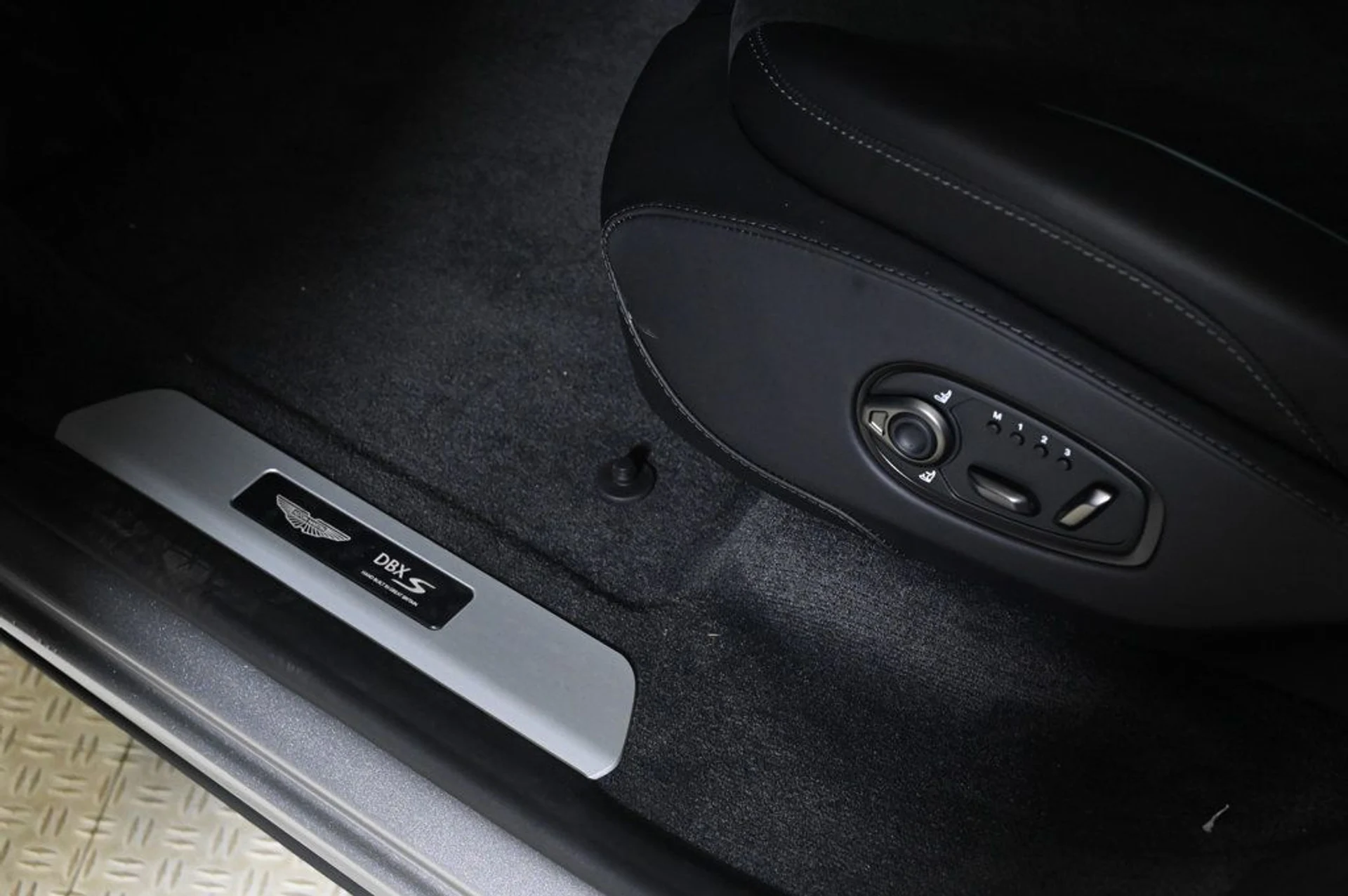 mph021_1309928621_new_2026_aston_martin_dbx_sawd_11350_22964216_21_1024_cd32733ef3