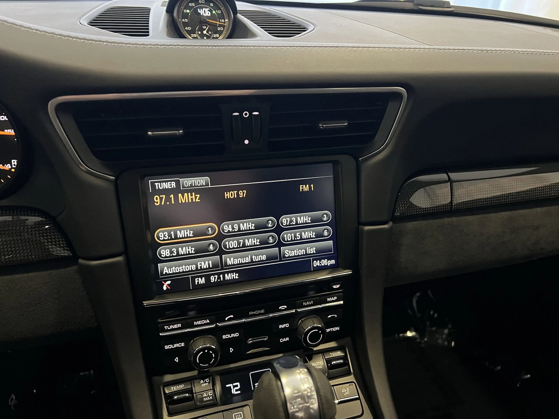 mph021_1317651897_e841cd01f80c10b651df6cfa2f3d4f1ex_2e60701565